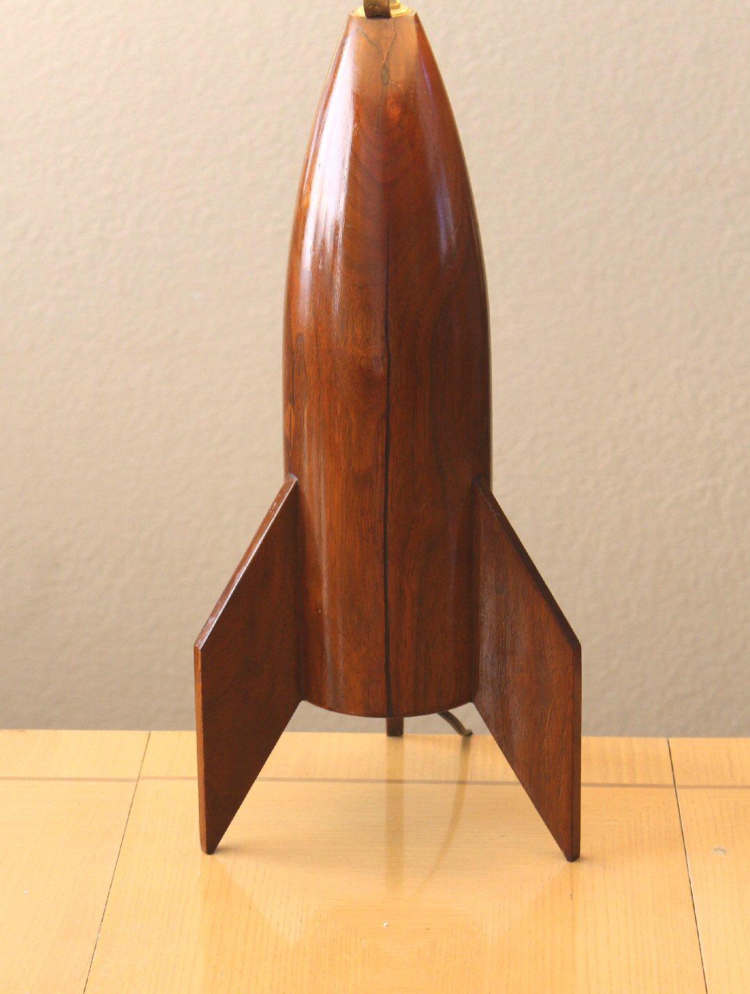 Americano Epica lampada da tavolo Rocket del Mid Century Modern! Icone dell'era Sputnik in mogano e fibra di vetro! in vendita