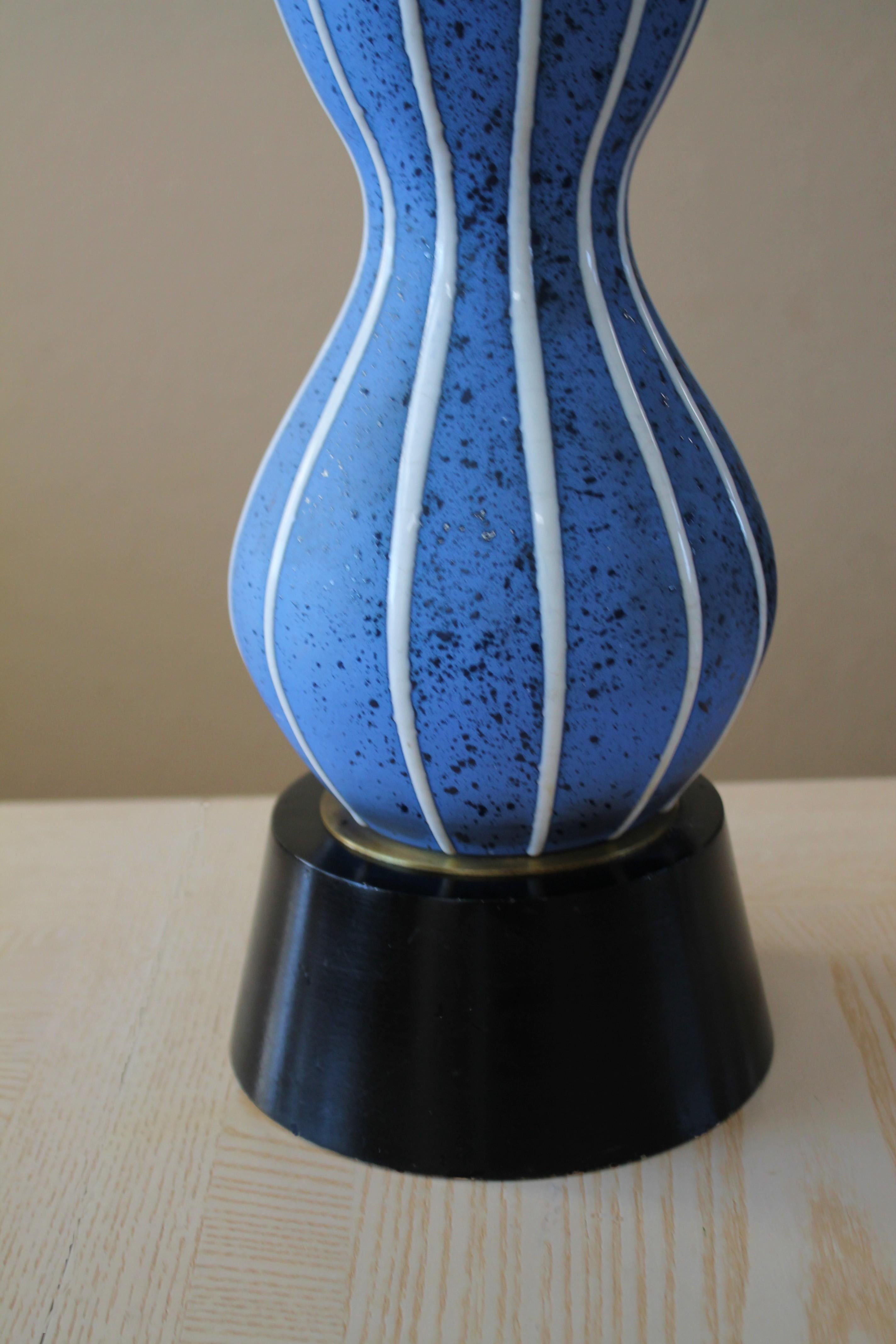 20ième siècle Épique ! Lampe de poterie italienne Rimini bleue mi-siècle moderne Bitossi, années 50 Aldo Londi en vente