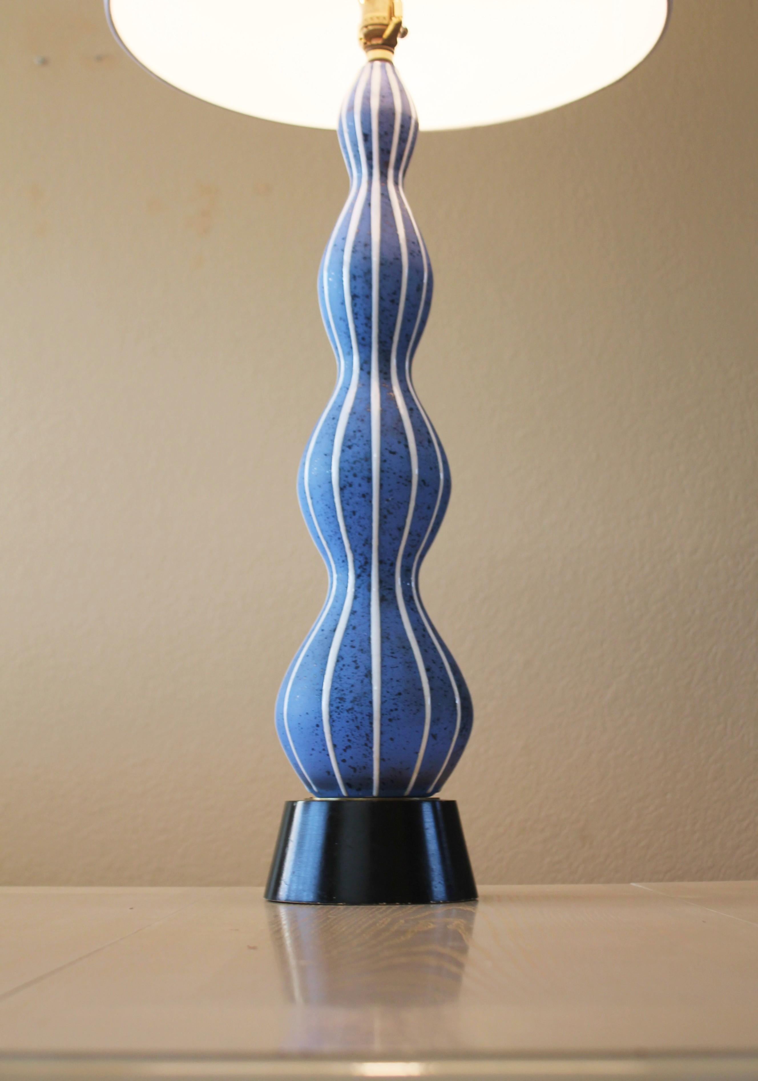 Épique ! Lampe de poterie italienne Rimini bleue mi-siècle moderne Bitossi, années 50 Aldo Londi en vente 1