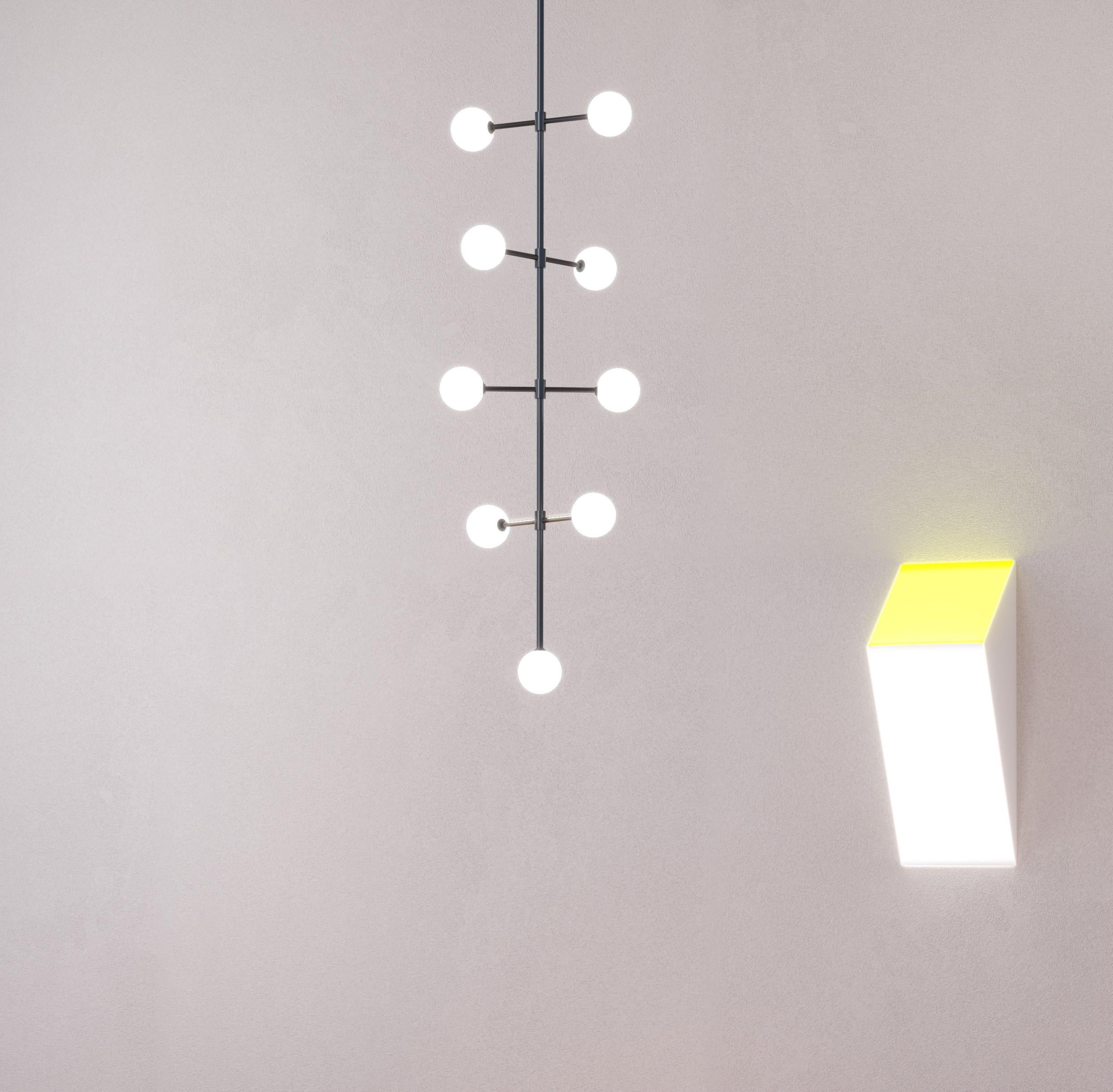 Lampada a sospensione Epic Two di Atelier A Light
Dimensioni: D 50 x L 50 x H 191 cm.
Materiali: Metallo verniciato a polvere, vetro bianco.

Disponibile nelle versioni nera, bianca o in ottone.

Tutte le nostre lampade possono essere cablate a