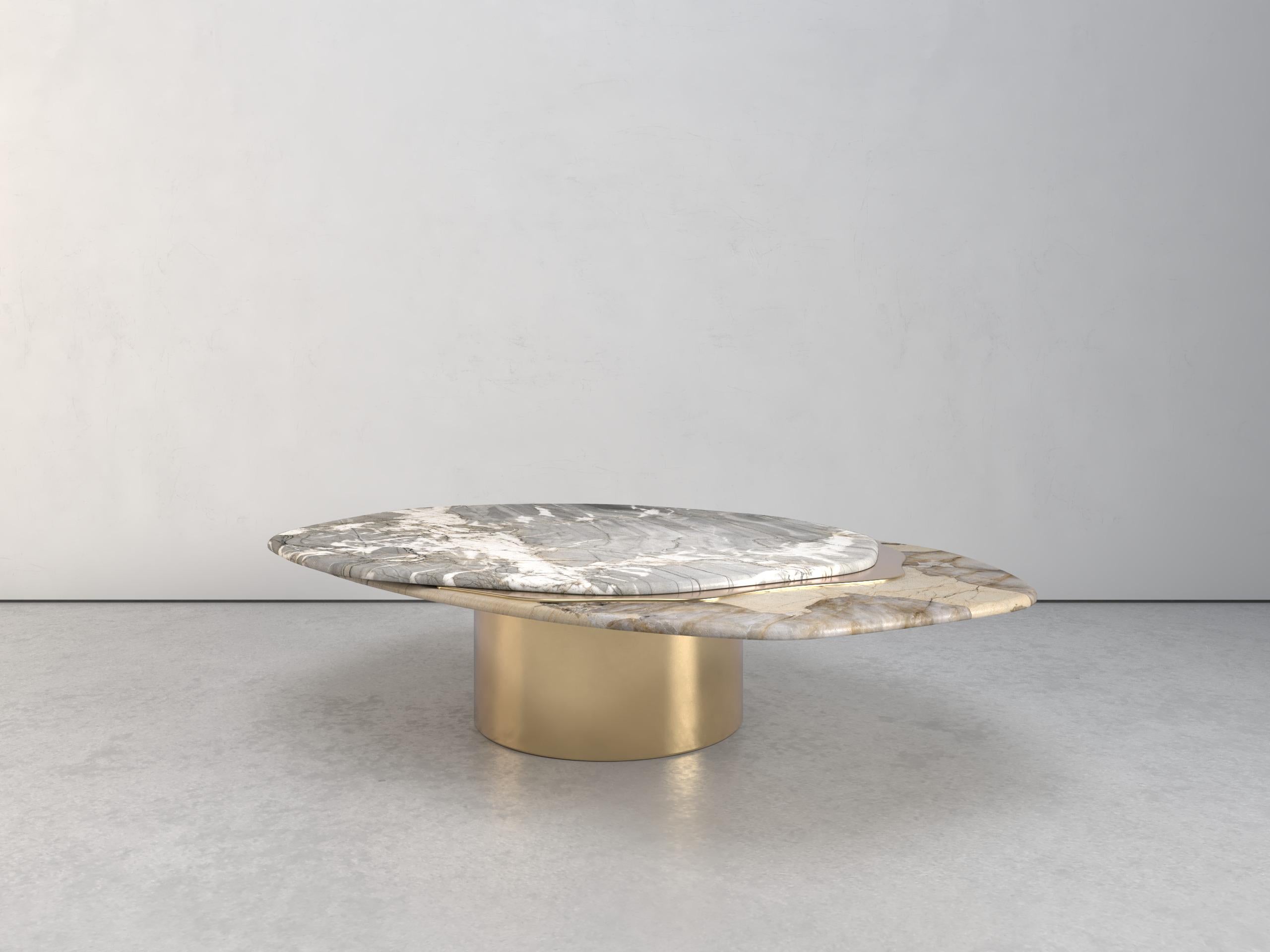 Table basse Epicure V en quartzite et laiton en édition limitée de Grzegorz Majka
Edition limitée à 8 pièces. 
Dimensions : D 101,6 x L 147 x H 33 cm.
MATERIAL : Quartzite Venom, quartzite Patagonia et laiton massif.

Le luxe ne suit pas toujours