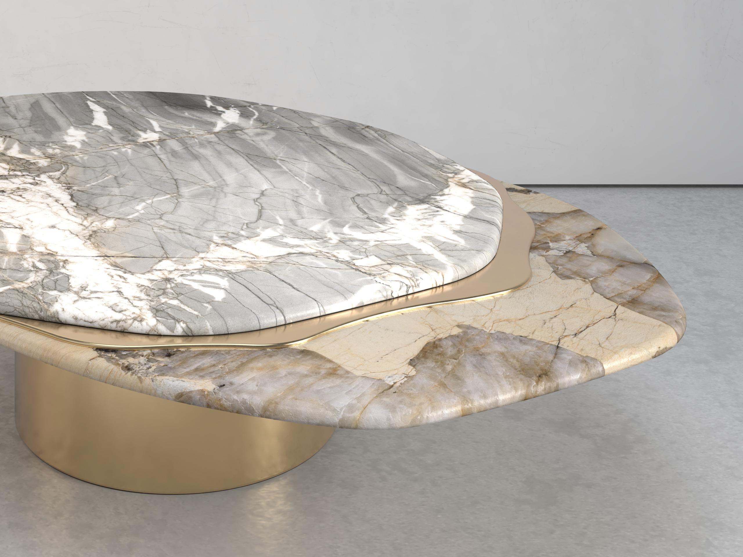 Postmoderne Table basse Epicure V en quartzite et laiton en édition limitée de Grzegorz Majka en vente