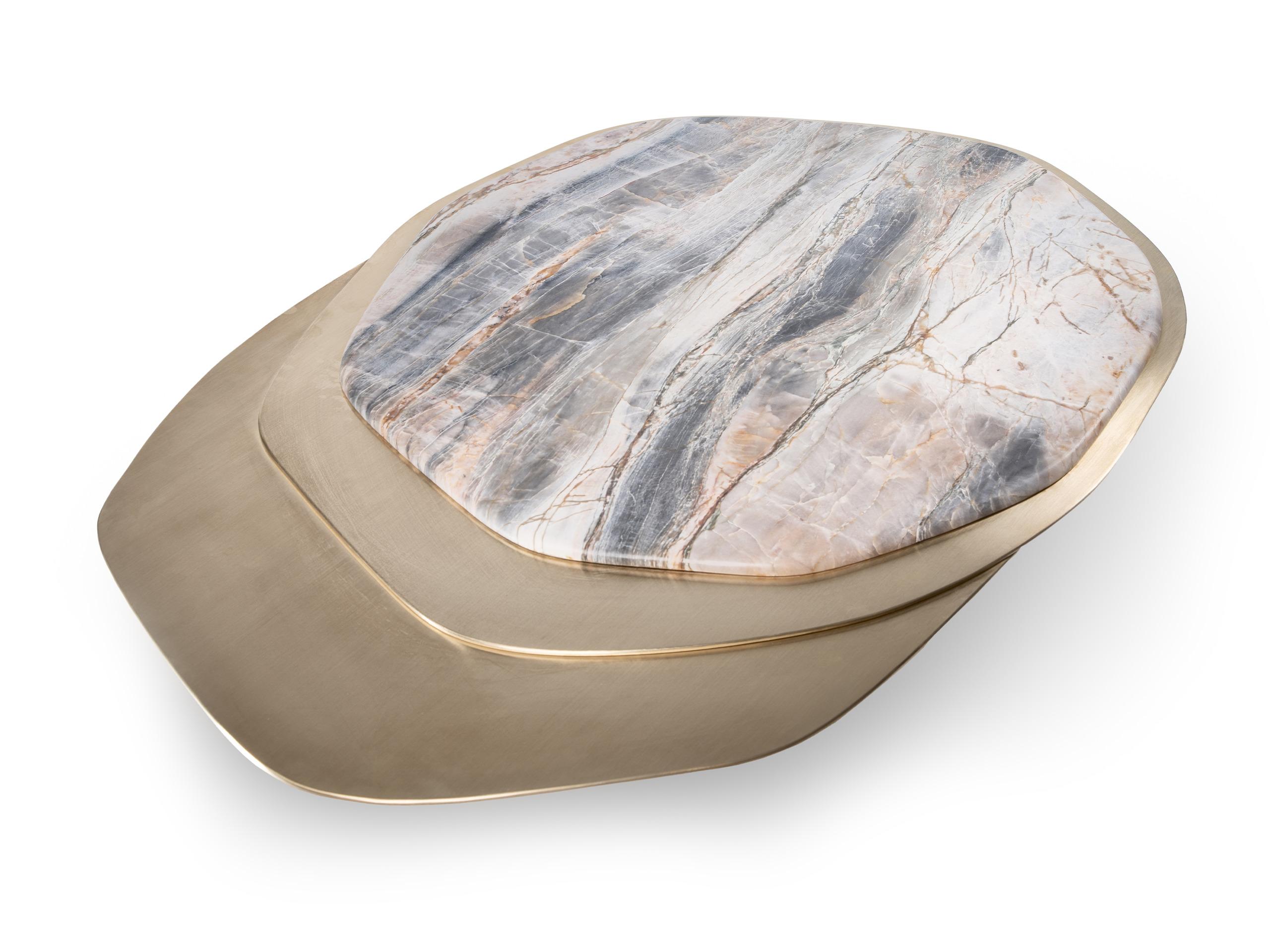XXIe siècle et contemporain Table basse Epicure VII en quartzite et laiton en édition limitée de Grzegorz Majka en vente