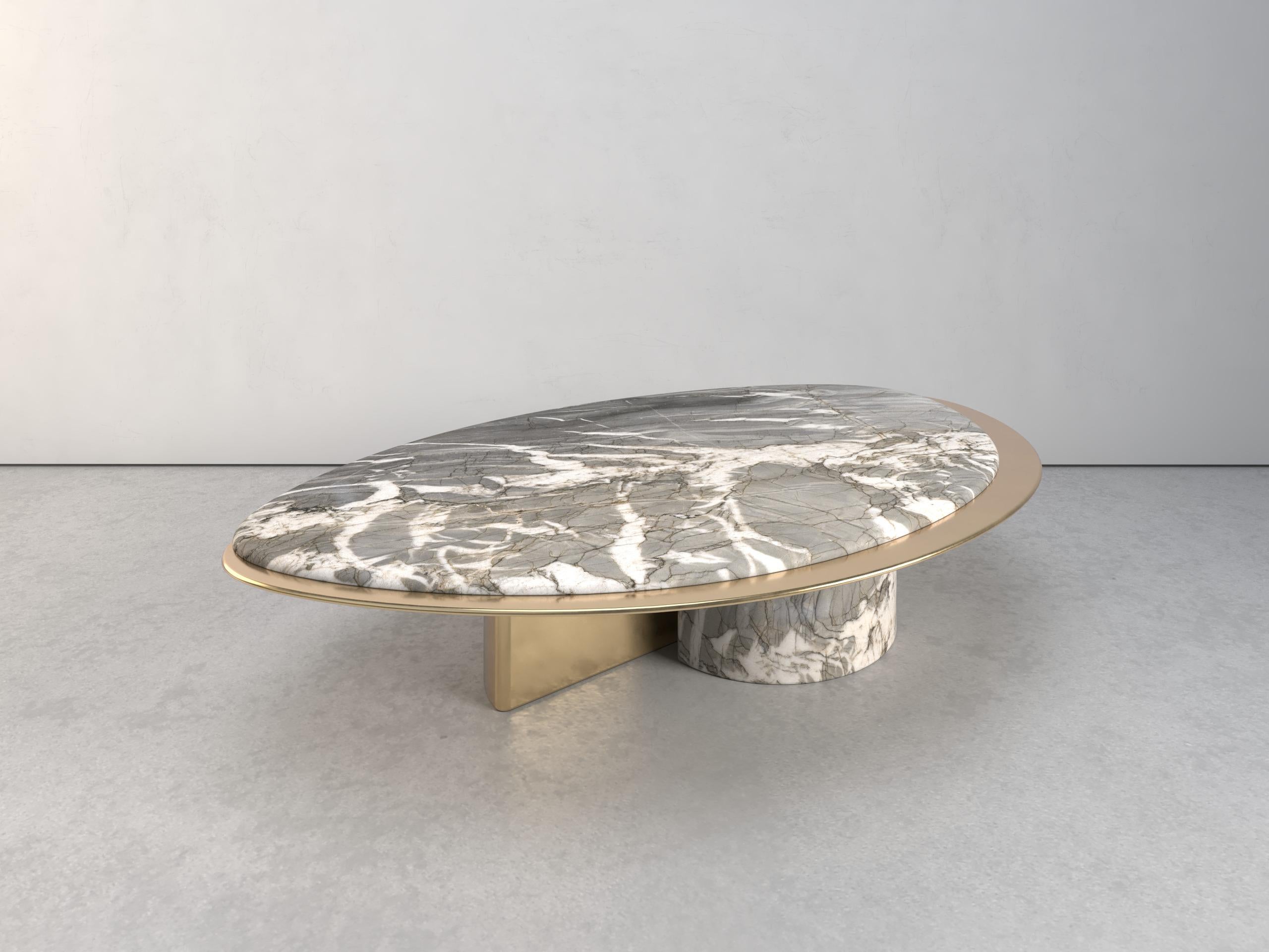 XXIe siècle et contemporain Table basse Epicure VIII en quartzite et laiton en édition limitée de Grzegorz Majka en vente