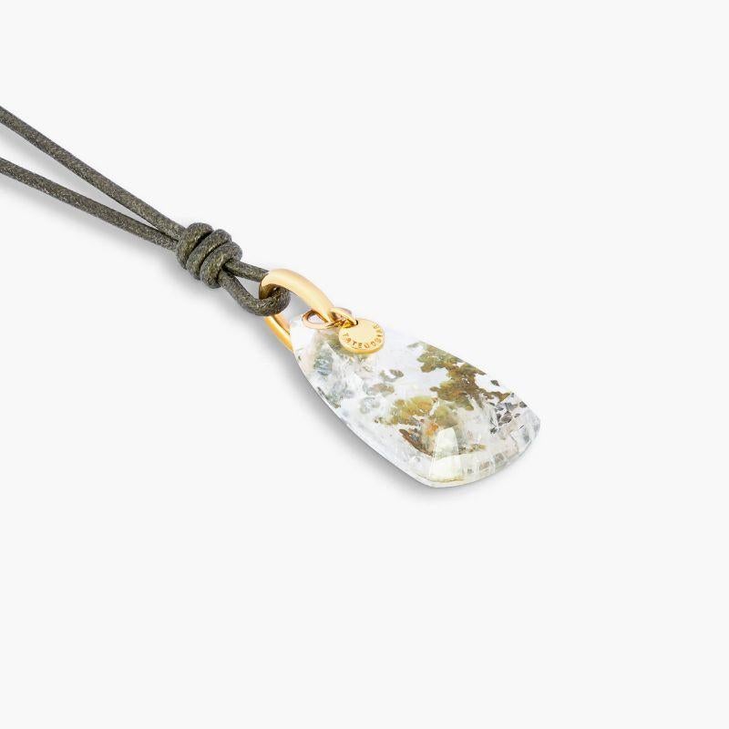 Epidot Quartz (37.94ct) Pendant in 18k Yellow Gold

A triangular Epidote Quartz is captured on an 18k yellow gold loop, allowing the raw and organic beauty of the stone to be admired from all angles. It's inclusions add to the stone's allure,