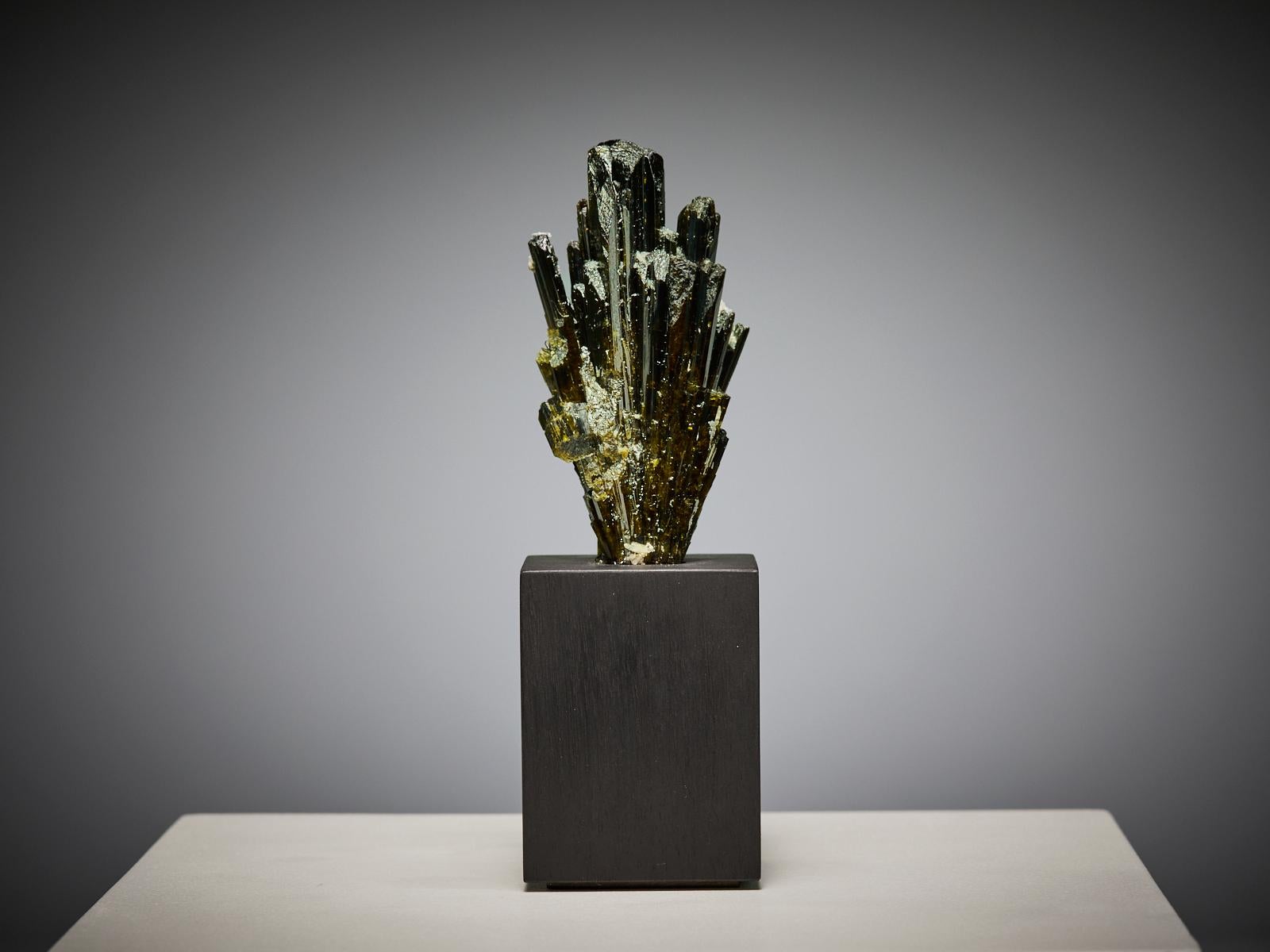18th Century and Earlier Epidote For Sale