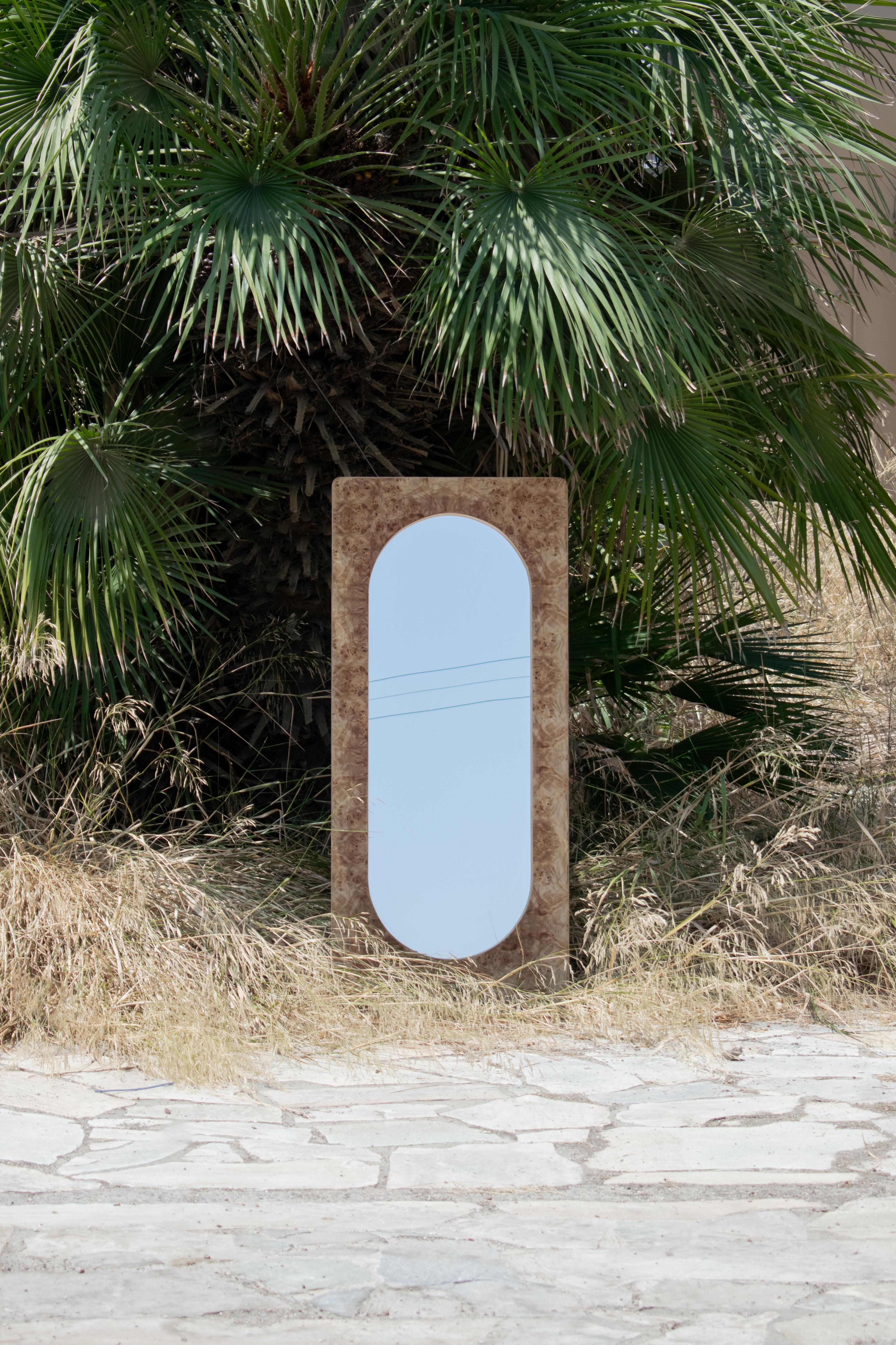 Epifania Mappa Burl Veneer Wall Mirror in Natural Beige Color In New Condition For Sale In Larnaca, CY