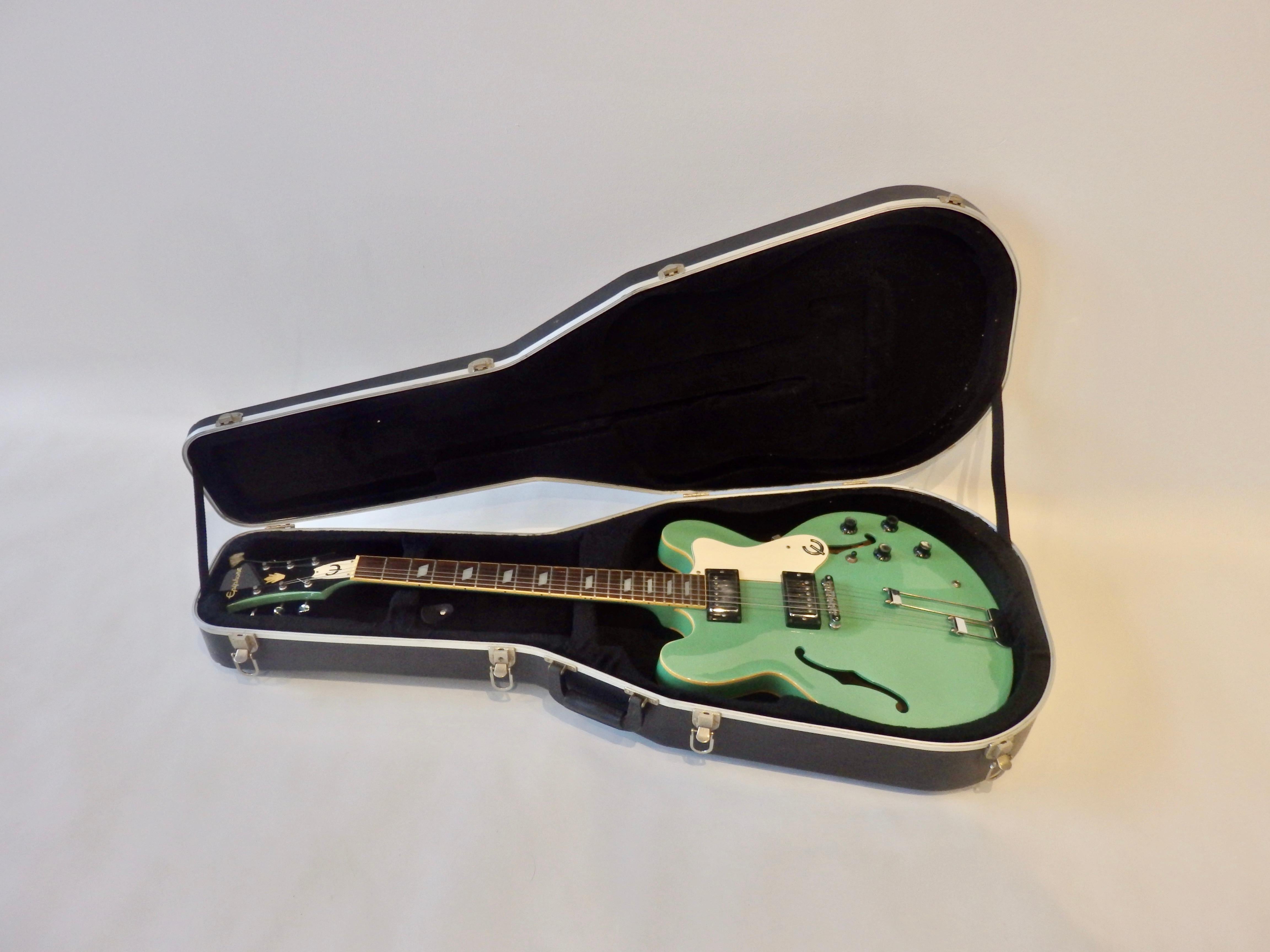 Epiphone Riviera Electric Guitar In Good Condition In Ferndale, MI