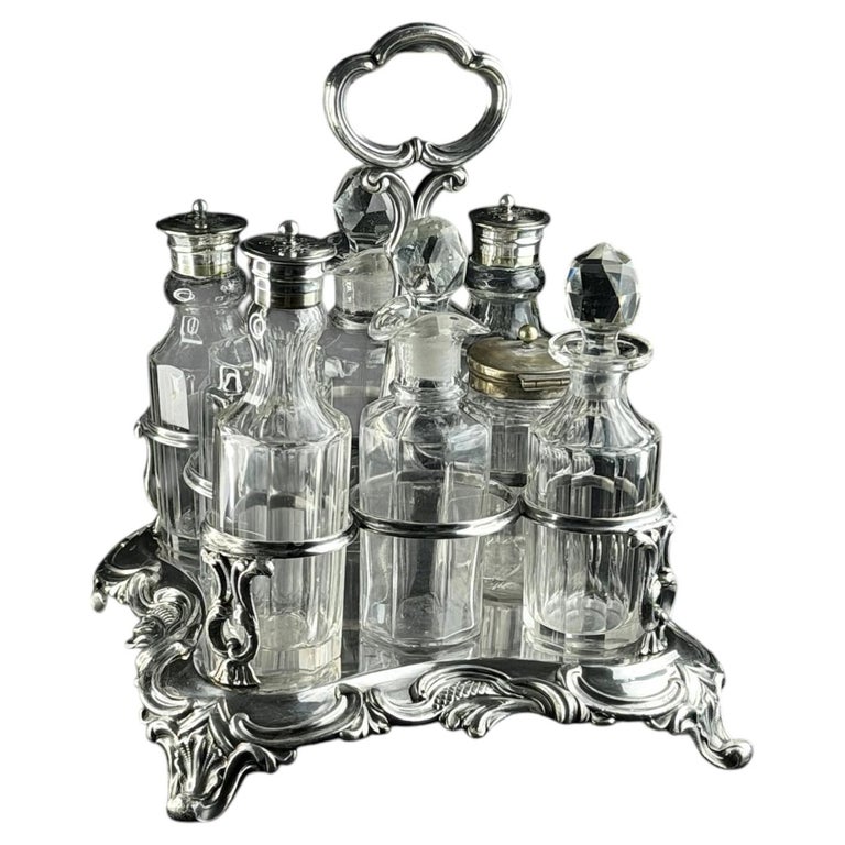 EPNS Rokoko-Gewürzflaschen-Set mit 8 Glasflaschen im Angebot bei 1stDibs Deutschland