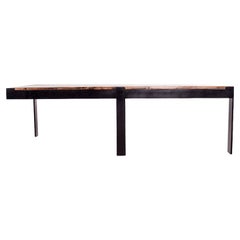 Mesa de comedor de epoxi y nogal