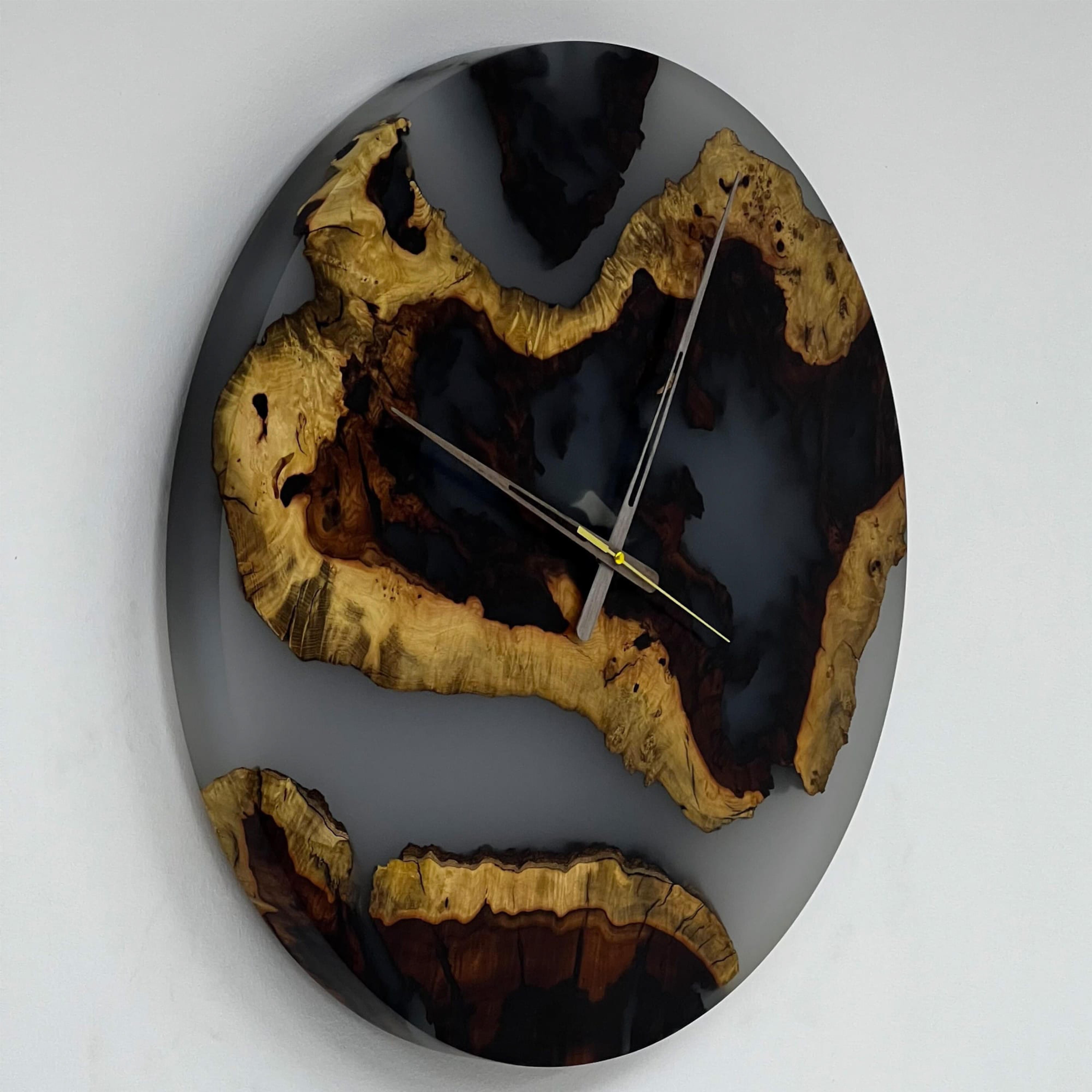 Epoxy Decorative Wall Clock In Distressed Condition For Sale In İnegöl, TR