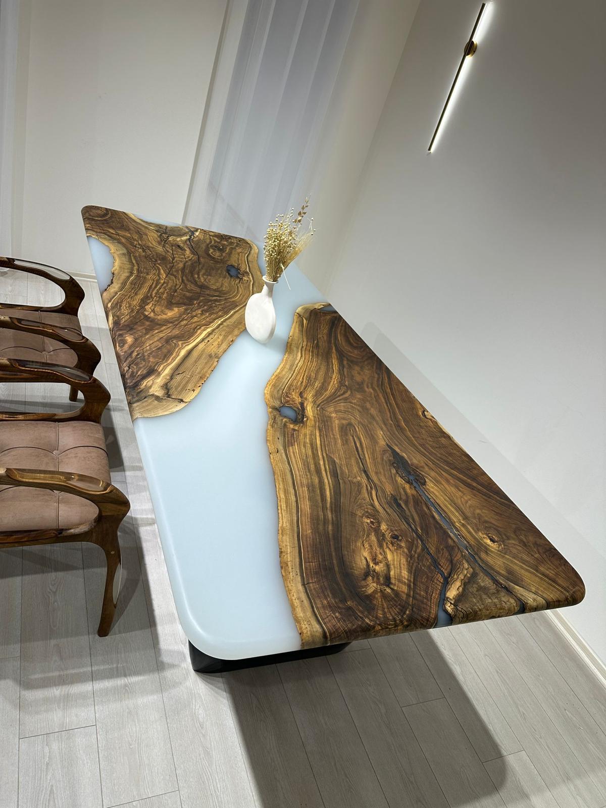 Tavolo in resina epossidica - Tavolo in legno di fiume con bordo vivo - Tavolo in legno di noce nero con bordo vivo In condizioni Nuovo in vendita a İnegöl, TR