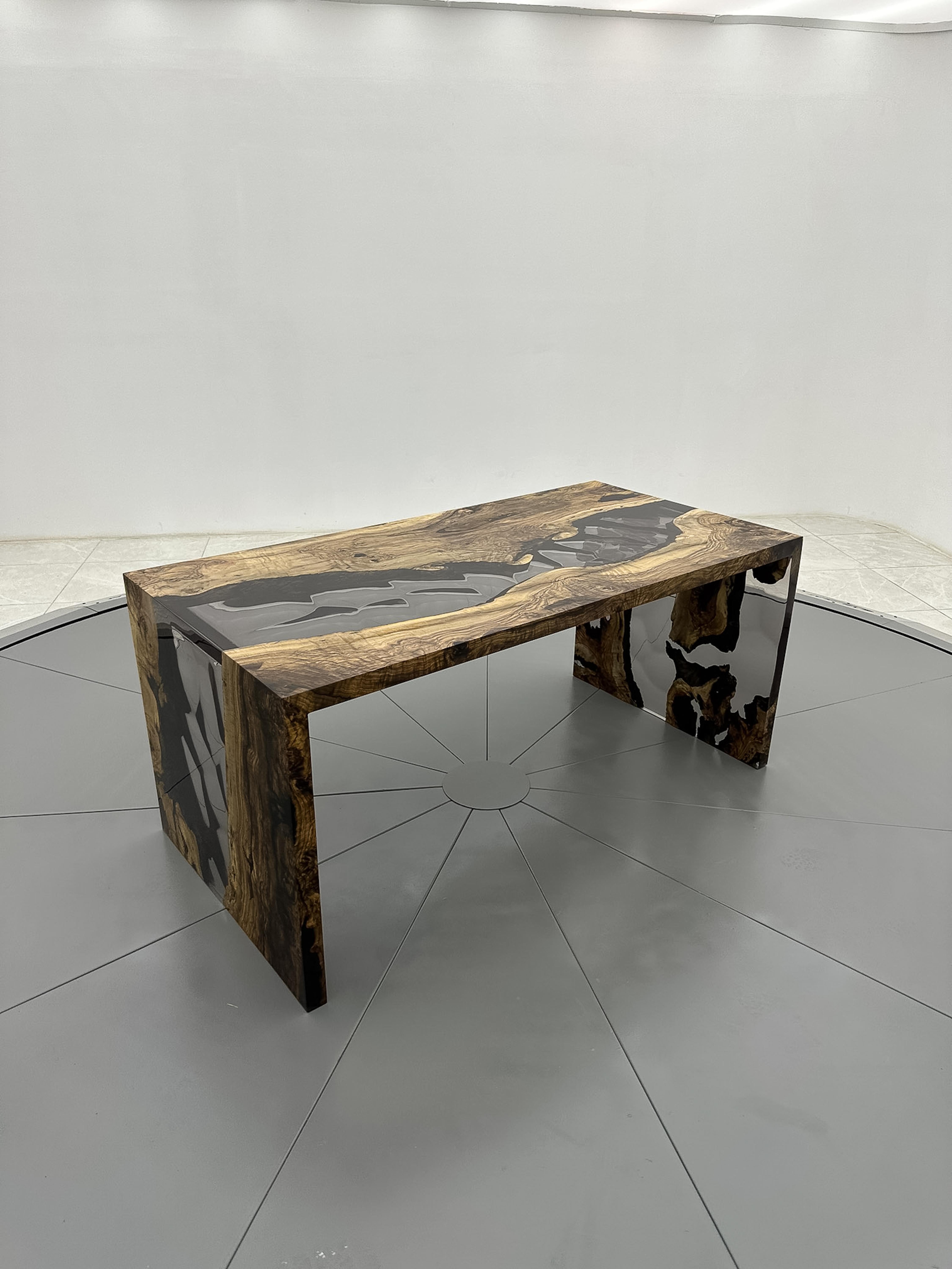 Table de salle à manger en cascade en résine époxy - Table en bois de rivière en résine - Bureau en bois d'olivier en vente 4