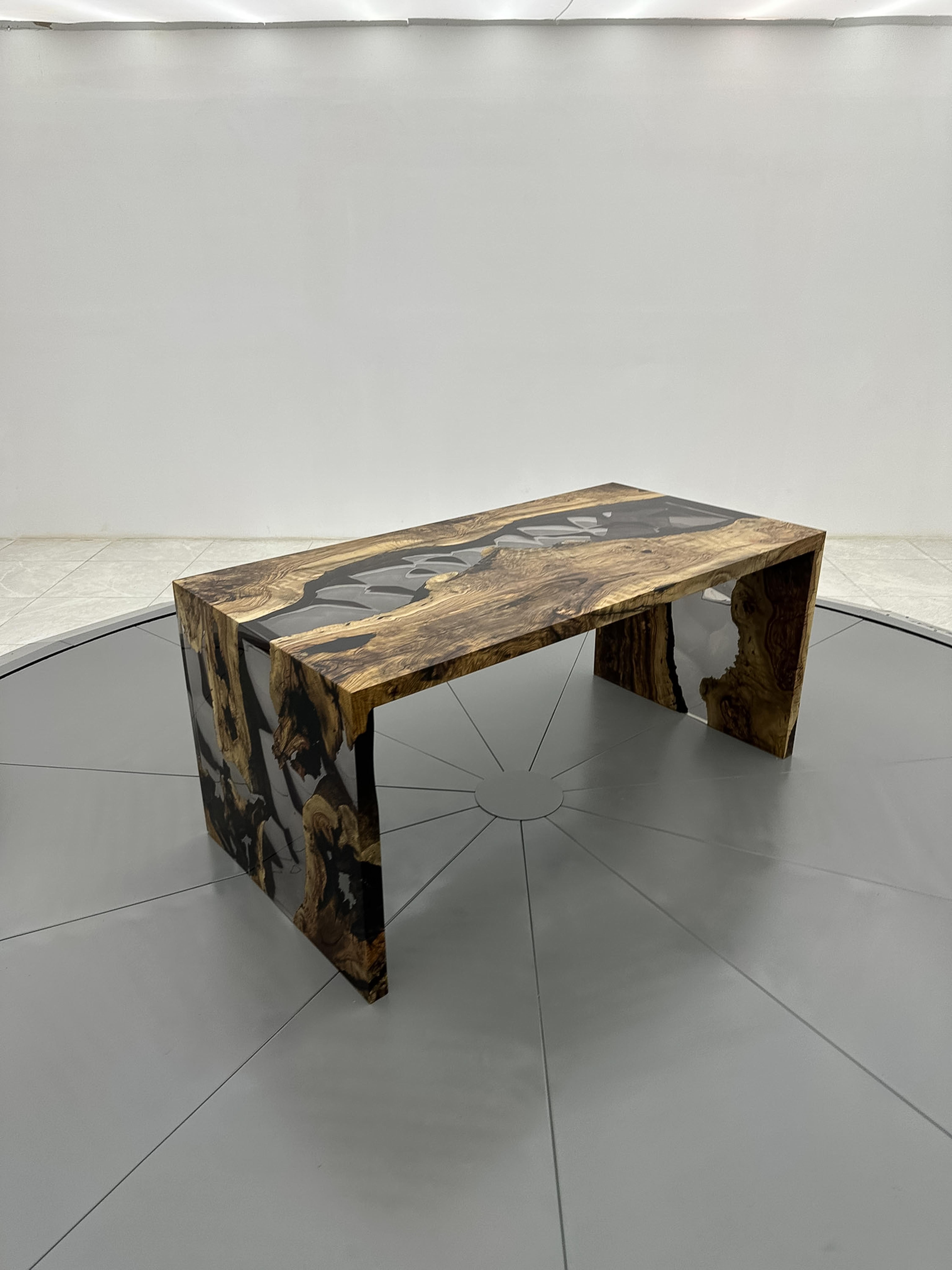 Table de salle à manger en cascade en résine époxy - Table en bois de rivière en résine - Bureau en bois d'olivier en vente 7