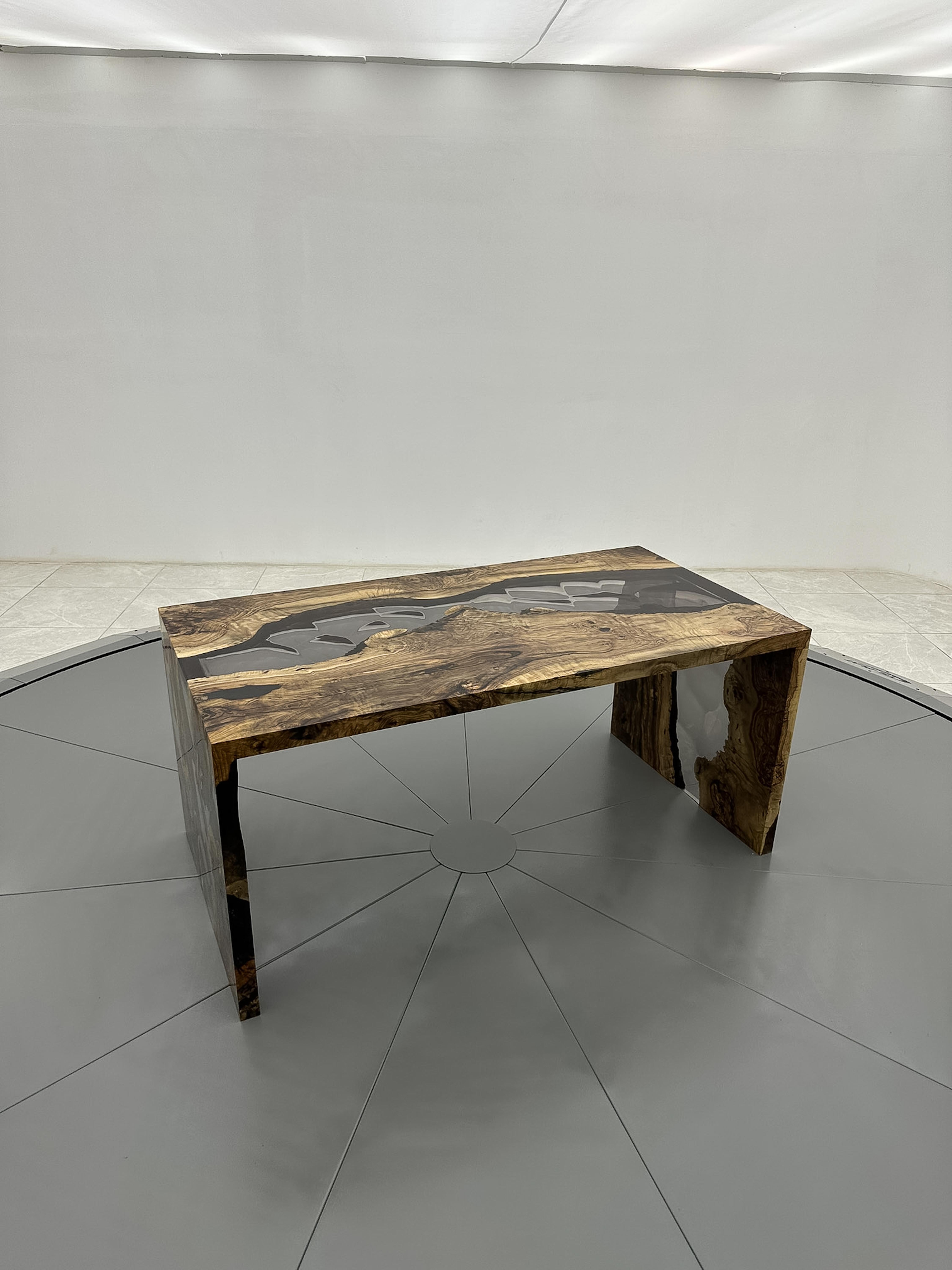 Table de salle à manger en cascade en résine époxy - Table en bois de rivière en résine - Bureau en bois d'olivier en vente 8