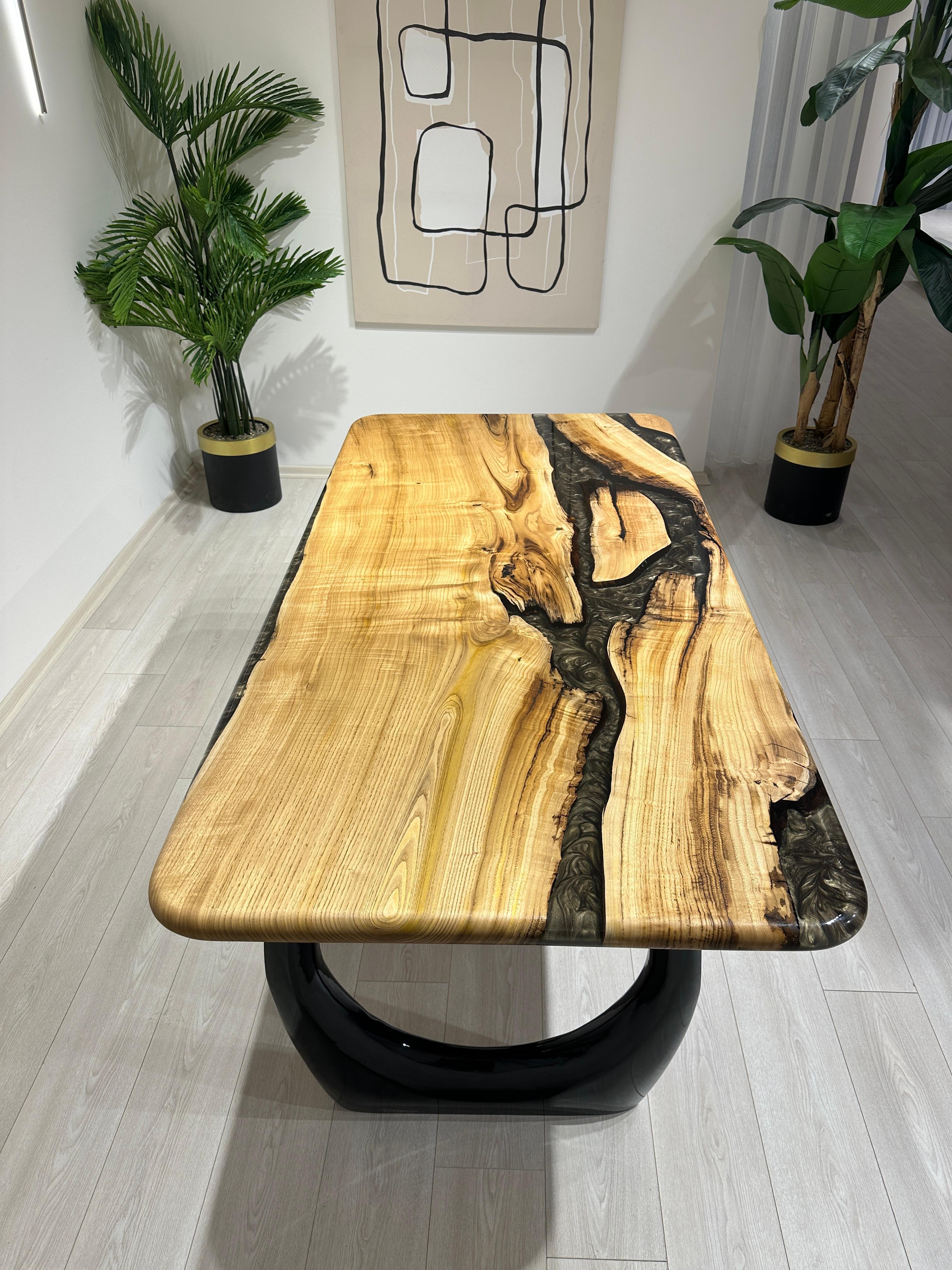 Esstisch, Esstisch mit naturfarbener Kante und Harztisch, maßgefertigter Tisch aus Epoxidholz im Zustand „Neu“ im Angebot in İnegöl, TR