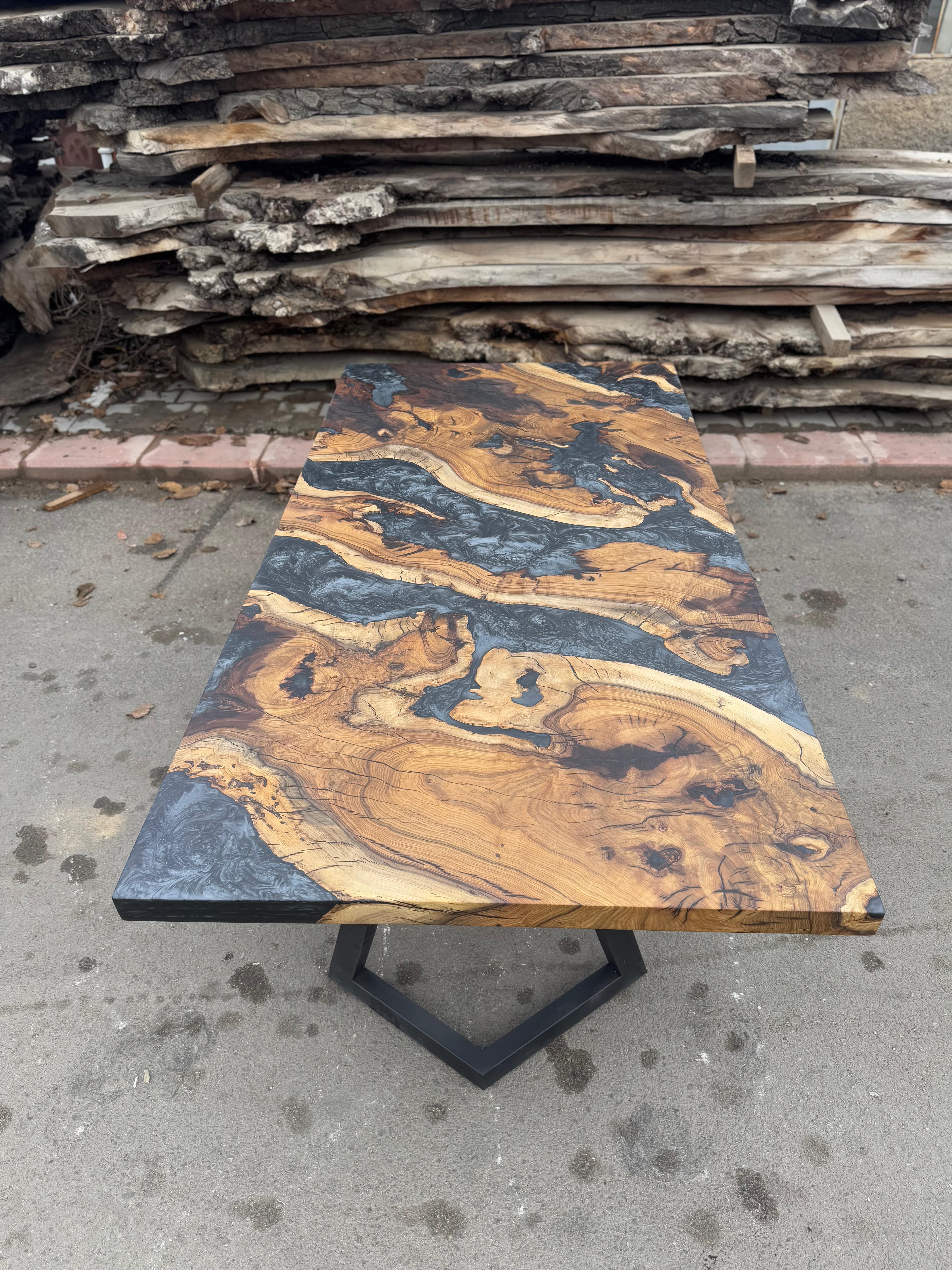 Type of Wood: Black Walnut Wood
Dimensions: 79