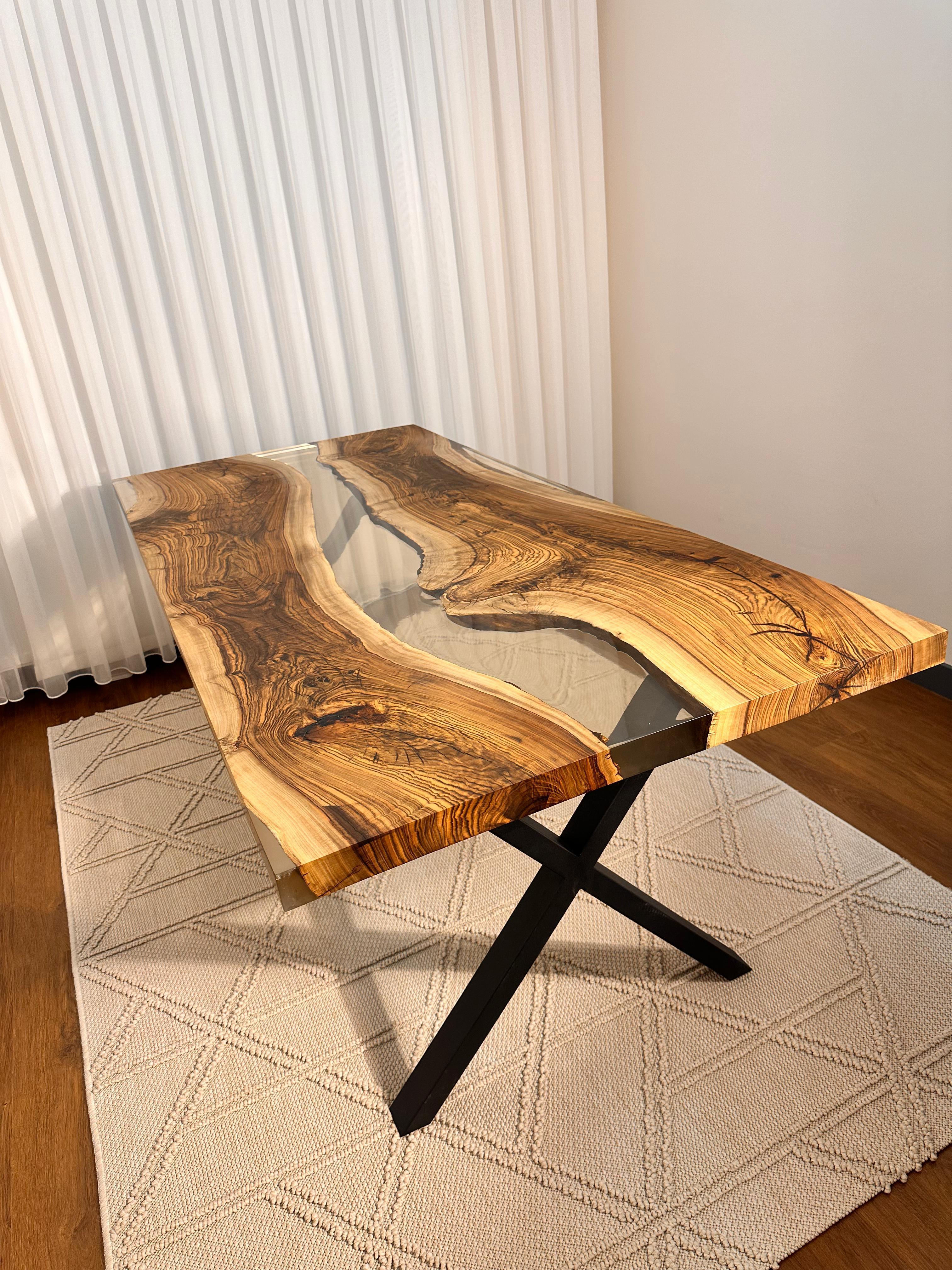 Type of Wood: Walnut Wood
Dimensions: 79