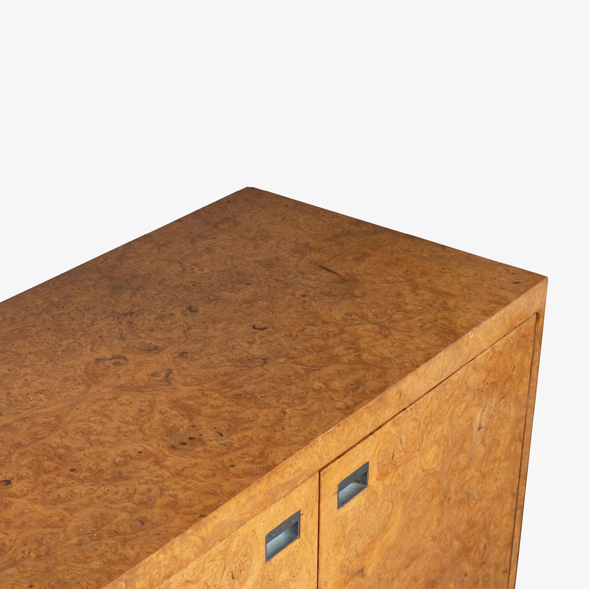 Fine XX secolo Credenza Eppinger lunga 12' in legno di radica e cromo in vendita