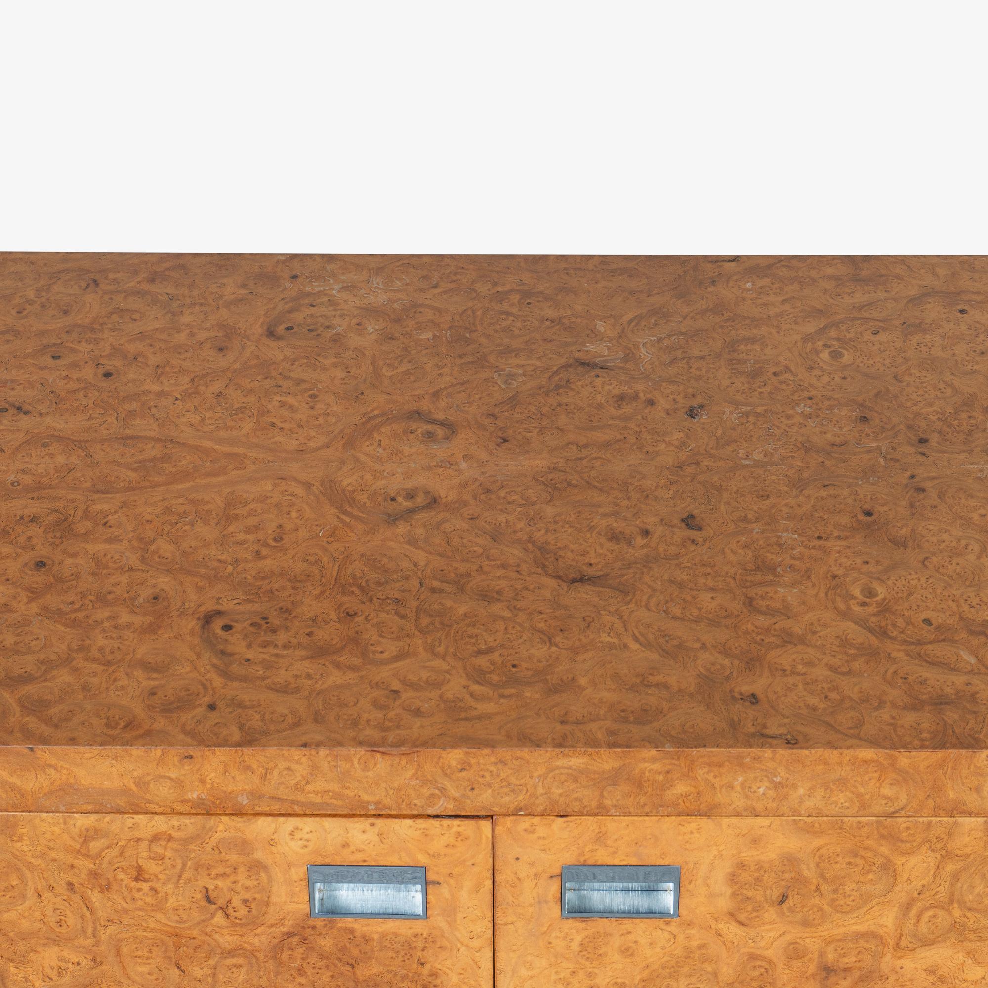 Credenza Eppinger lunga 12' in legno di radica e cromo in vendita 1