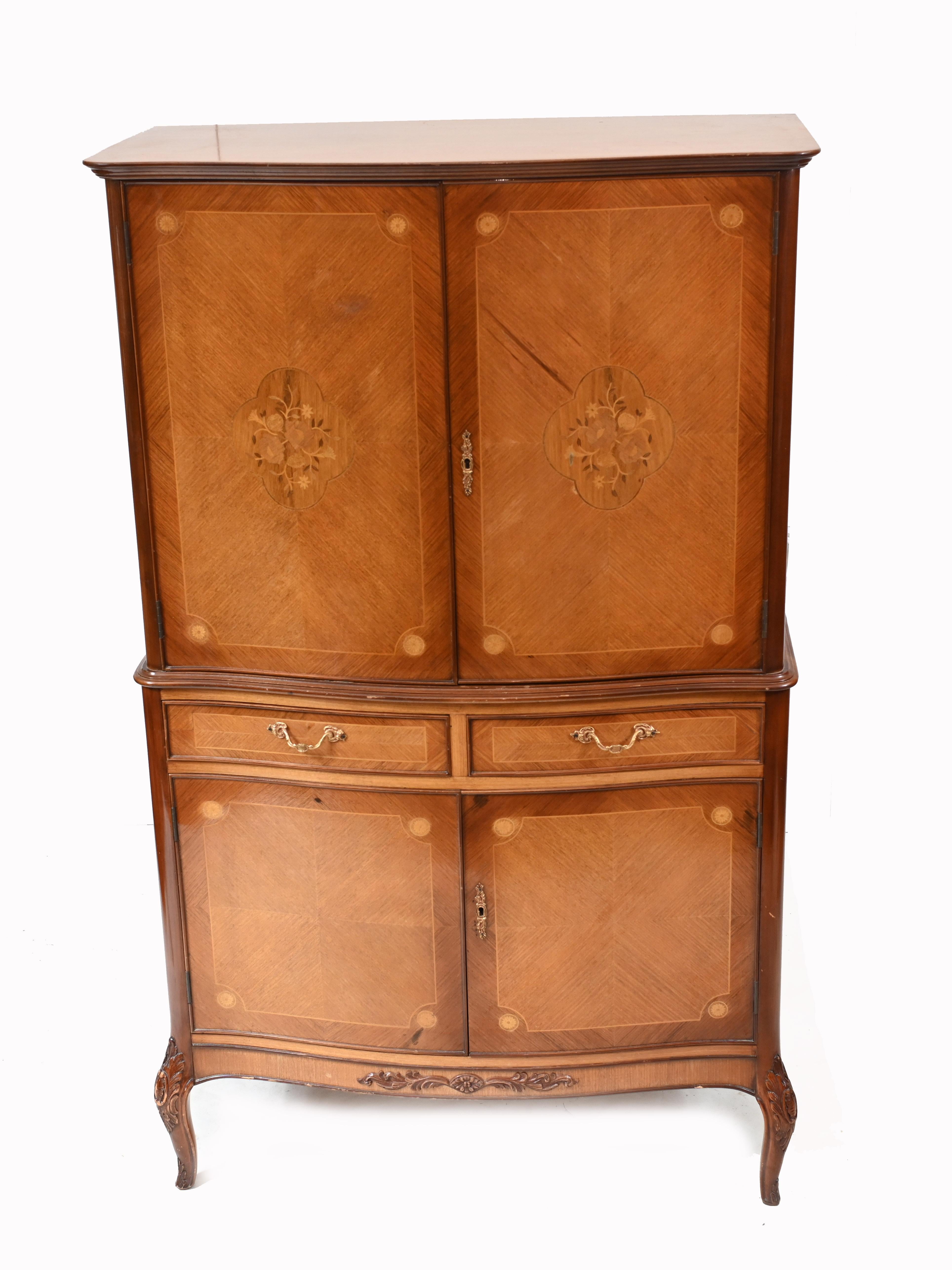 Classic Art Deco drinks or cocktail cabinet in the Epstein manner.
Hand crafted from walnut with intricate inlay work to the front.
Piece opens out to reveal drinks making area - even the light still works.
Circa 1930 on this fine specimen of a