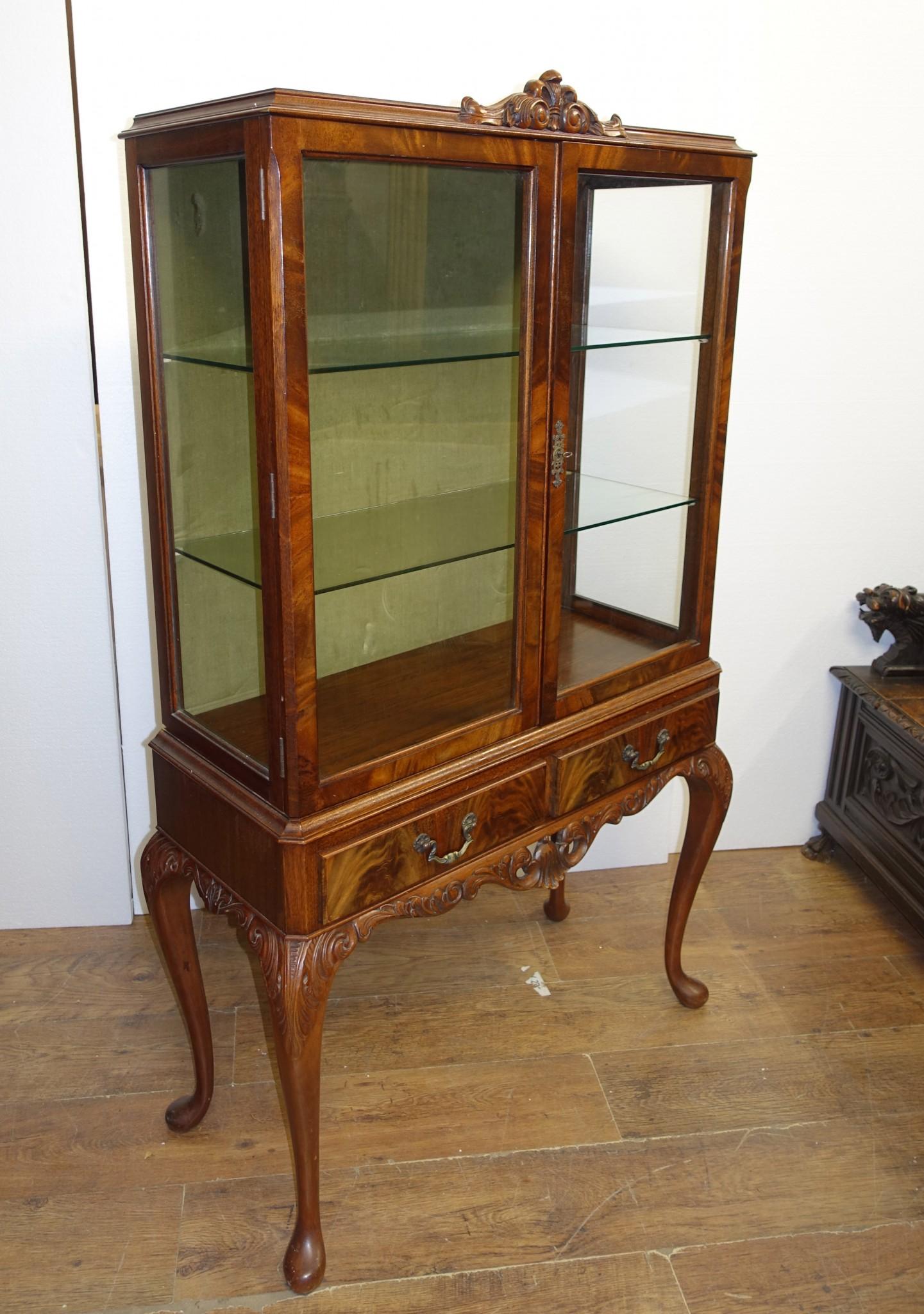 Elegant mahogany display cabinet after Epstein
Great piece to display decorative pieces such as porcelain and silver plate
Features two glass shelves and two drawers below so ample storage
Top half comes apart from the bottom half
Bought from a