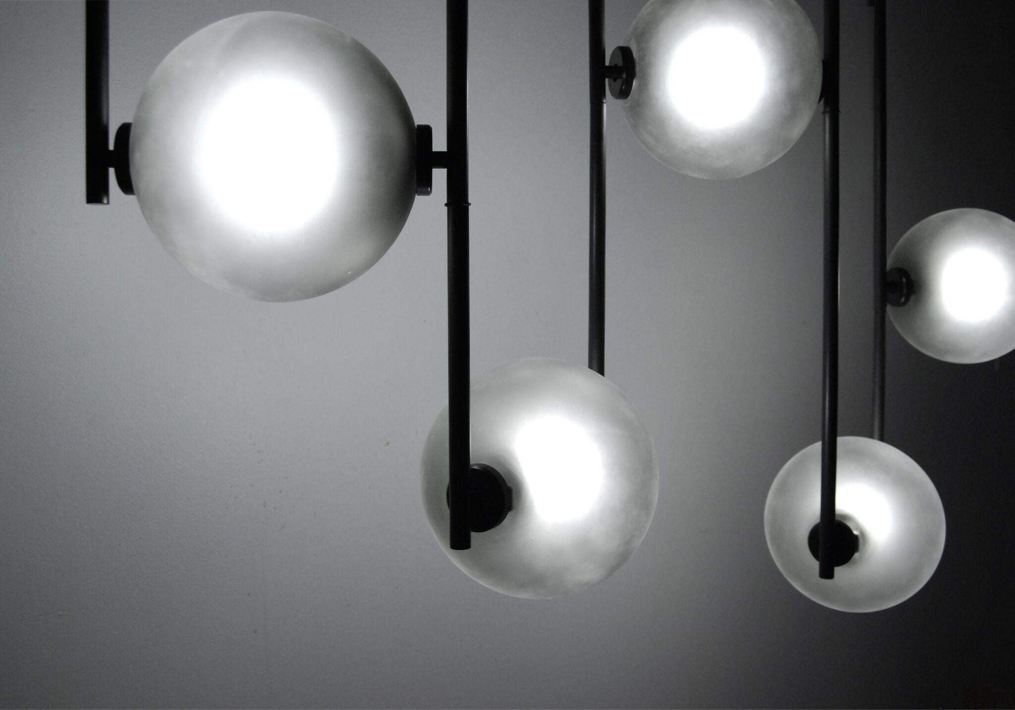 XXI secolo e contemporaneo Lampadario lineare a cinque pezzi della collezione Equalizer in vendita