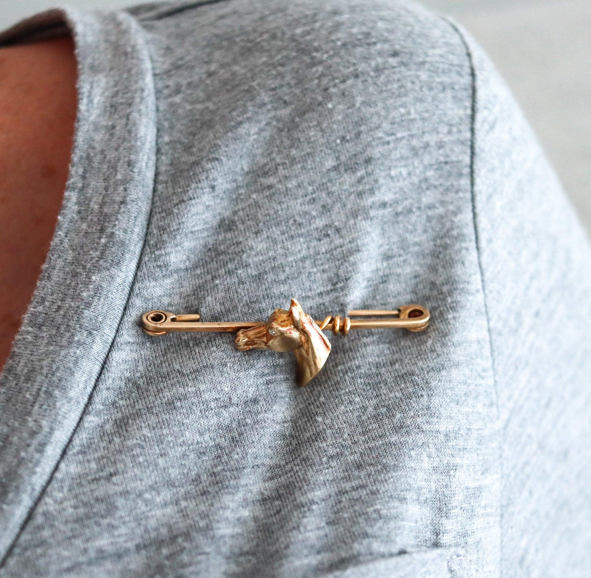 An equestrian horse tie bar pin.

This is a very handsome tie bar pin created in America during the post art deco period, back in 1940. The bar pin has been crafted with a three-dimensional bust of a horse in solid yellow gold of 18 karats with high
