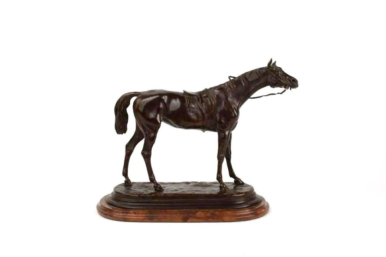 Bronze équestre de la fin du 19ème siècle représentant un cheval de course pur-sang avec selle par Jules Moigniez (1835-1894) signé 