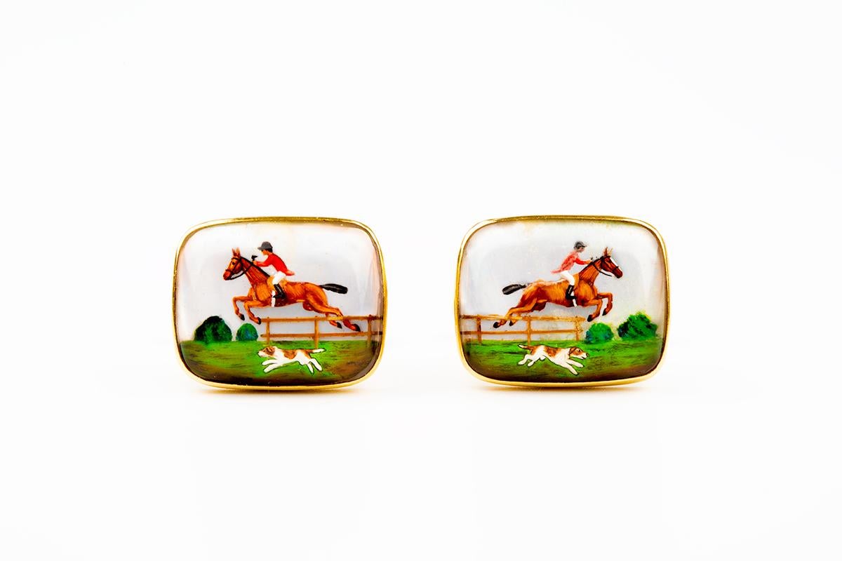 Equestrian Cufflinks of a Hunting Scene in Crystal Mounted in Gold English, 1960 For Sale 3