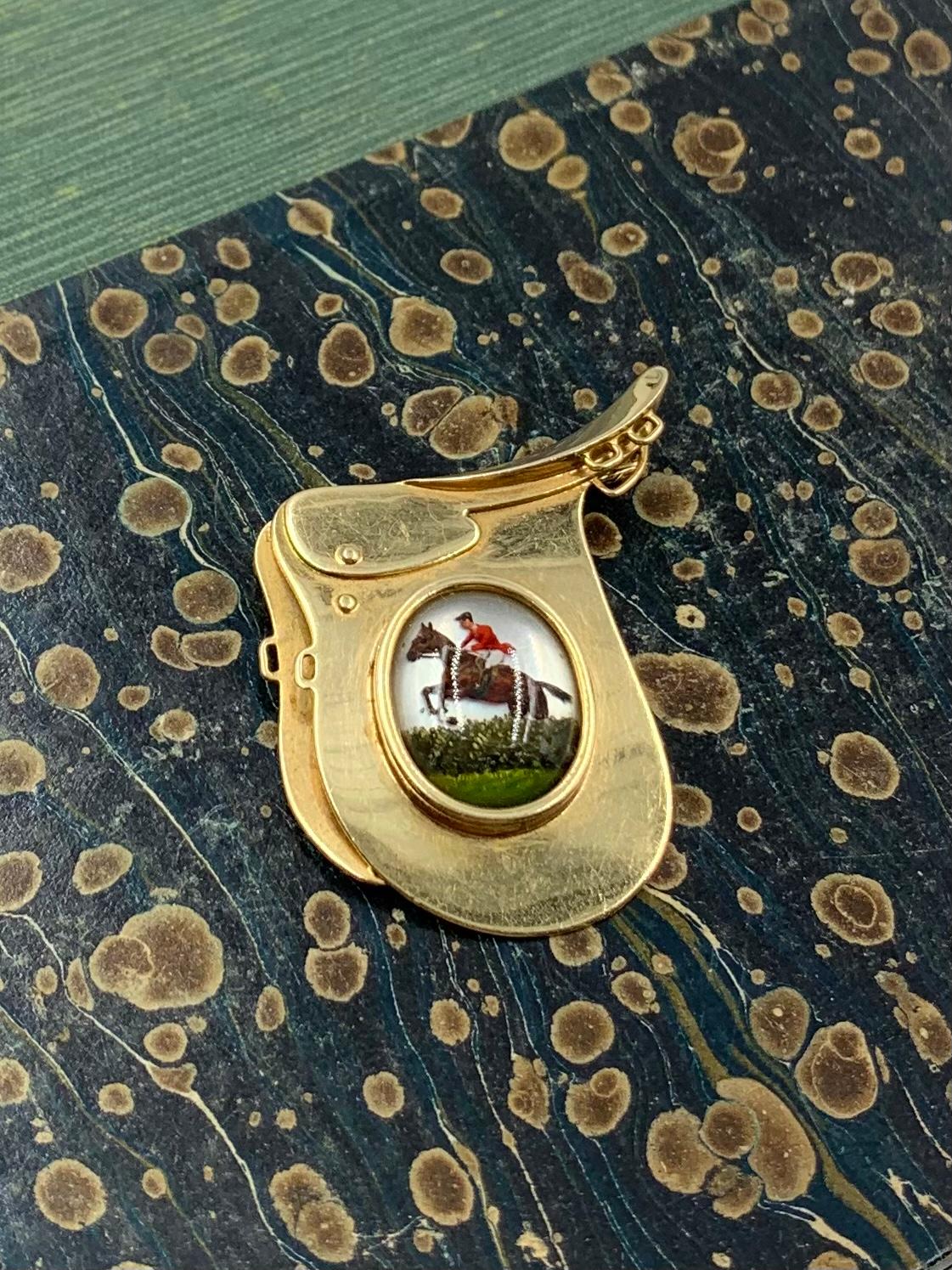 Women's or Men's Equestrian Essex Crystal Reverse Intaglio Antique 14K Gold Brooch Pendant For Sale