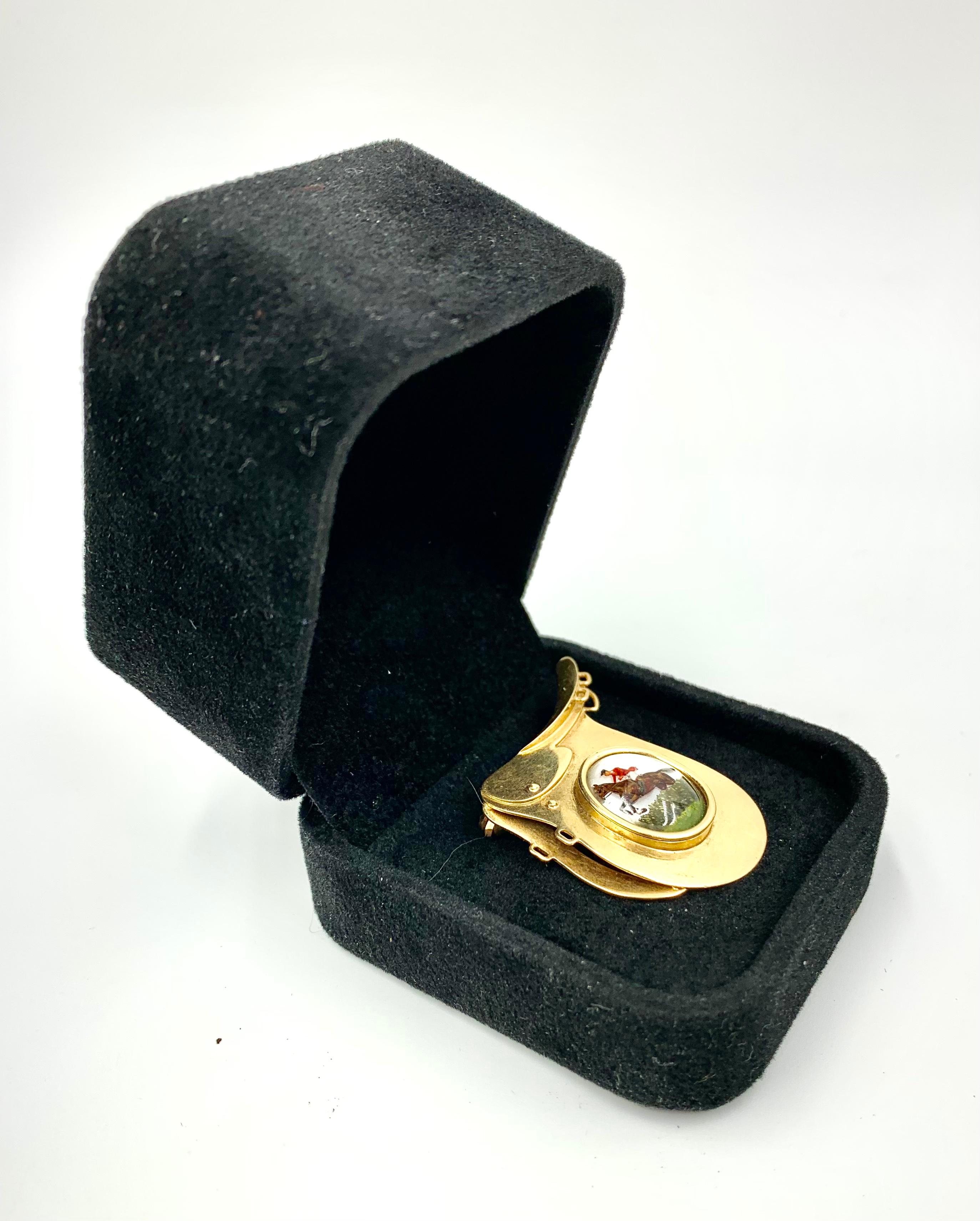Reiter Essex Kristall Reverse Intaglio Antike 14K Gold Brosche Anhänger (Cabochon) im Angebot