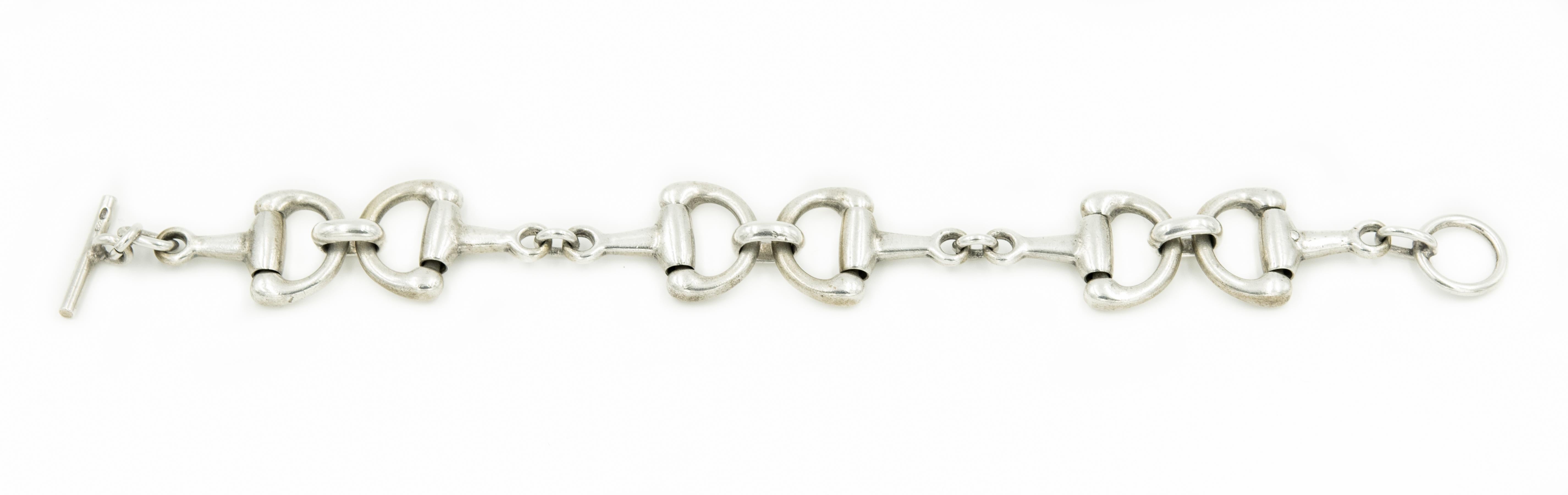 Italian 800 silver Gucci style horse bit link bracelet with a toggle closure.

Marked 800 and  hallmarked BBL
