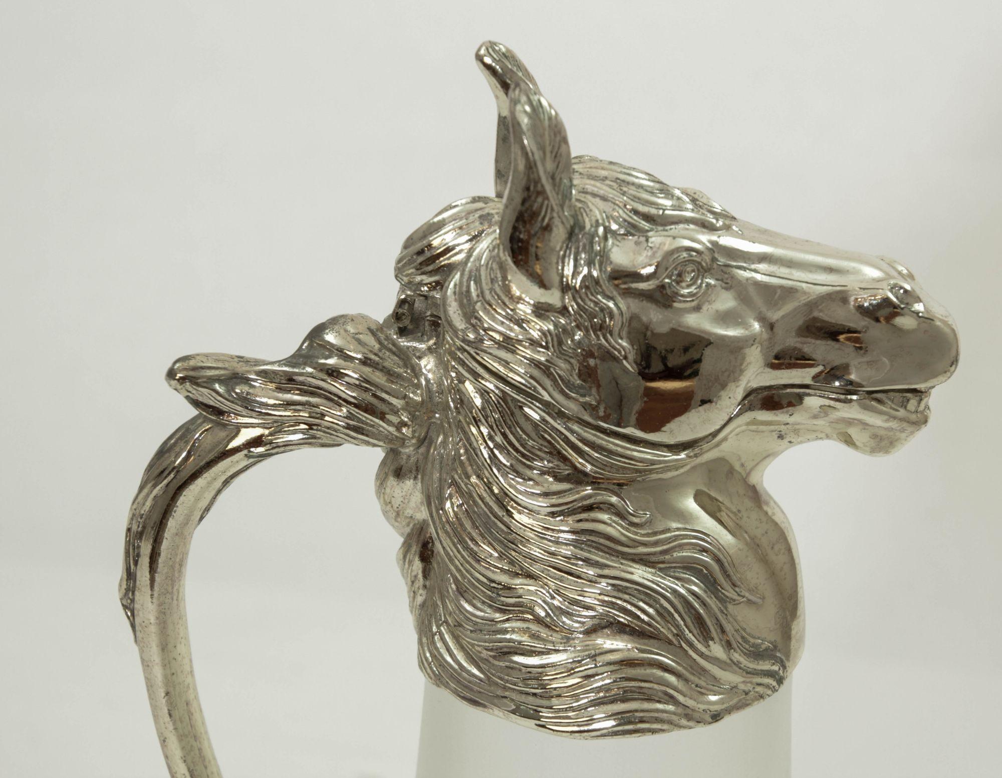 Jarra decantadora ecuestre de níquel plateado con cabeza de caballo y vidrio esmerilado en Bueno estado para la venta en North Hollywood, CA