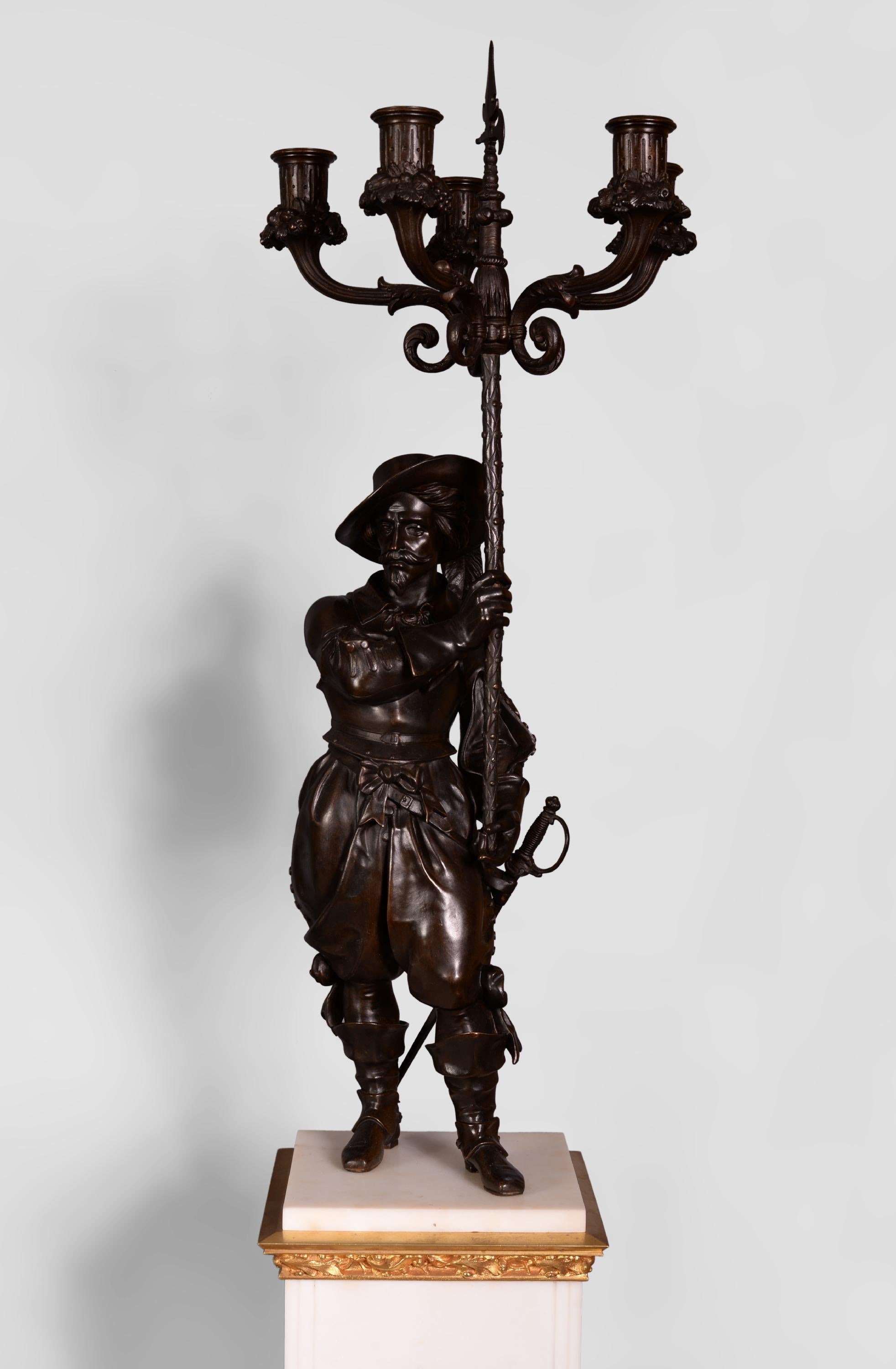 statue équestre de Guillaume Ier et deux candélabres avec halberdiers en vente 6