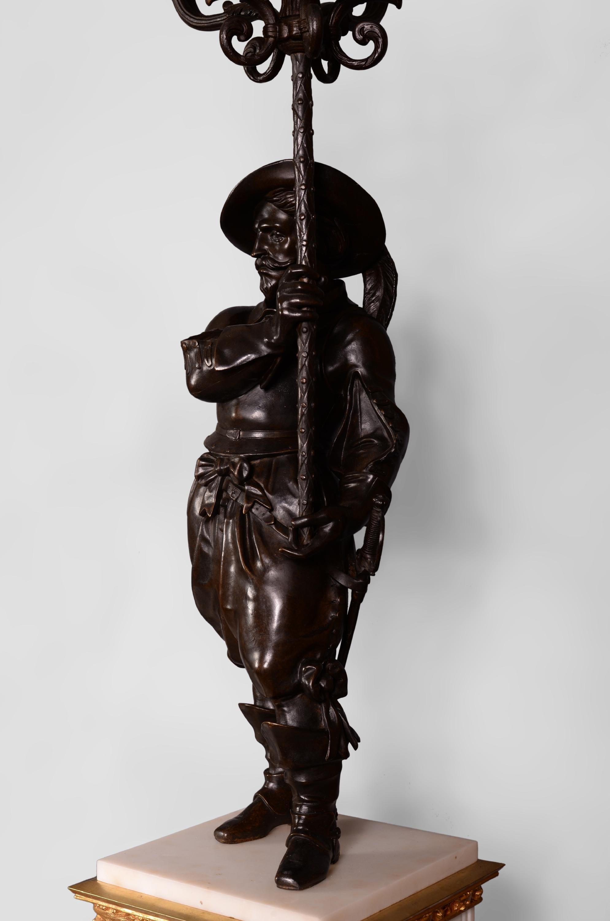 statue équestre de Guillaume Ier et deux candélabres avec halberdiers en vente 7