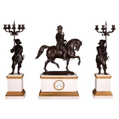 Equestrian statue of William I and two candelabras with halberdiers
