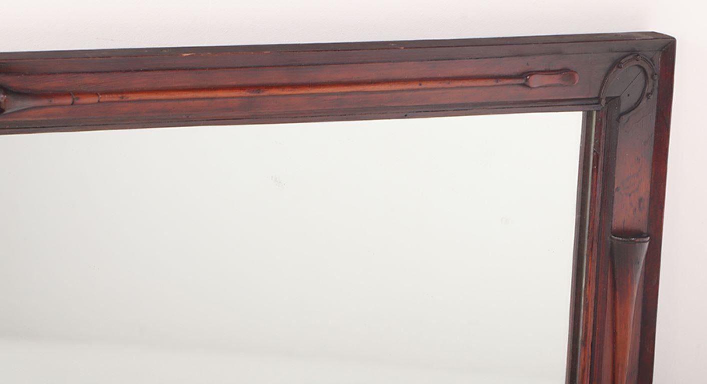Specchio in noce intagliato a tema equestre per gli amanti dei cavalli del 1900 circa. in vendita 1
