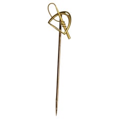 Alfiler de oro con temática ecuestre