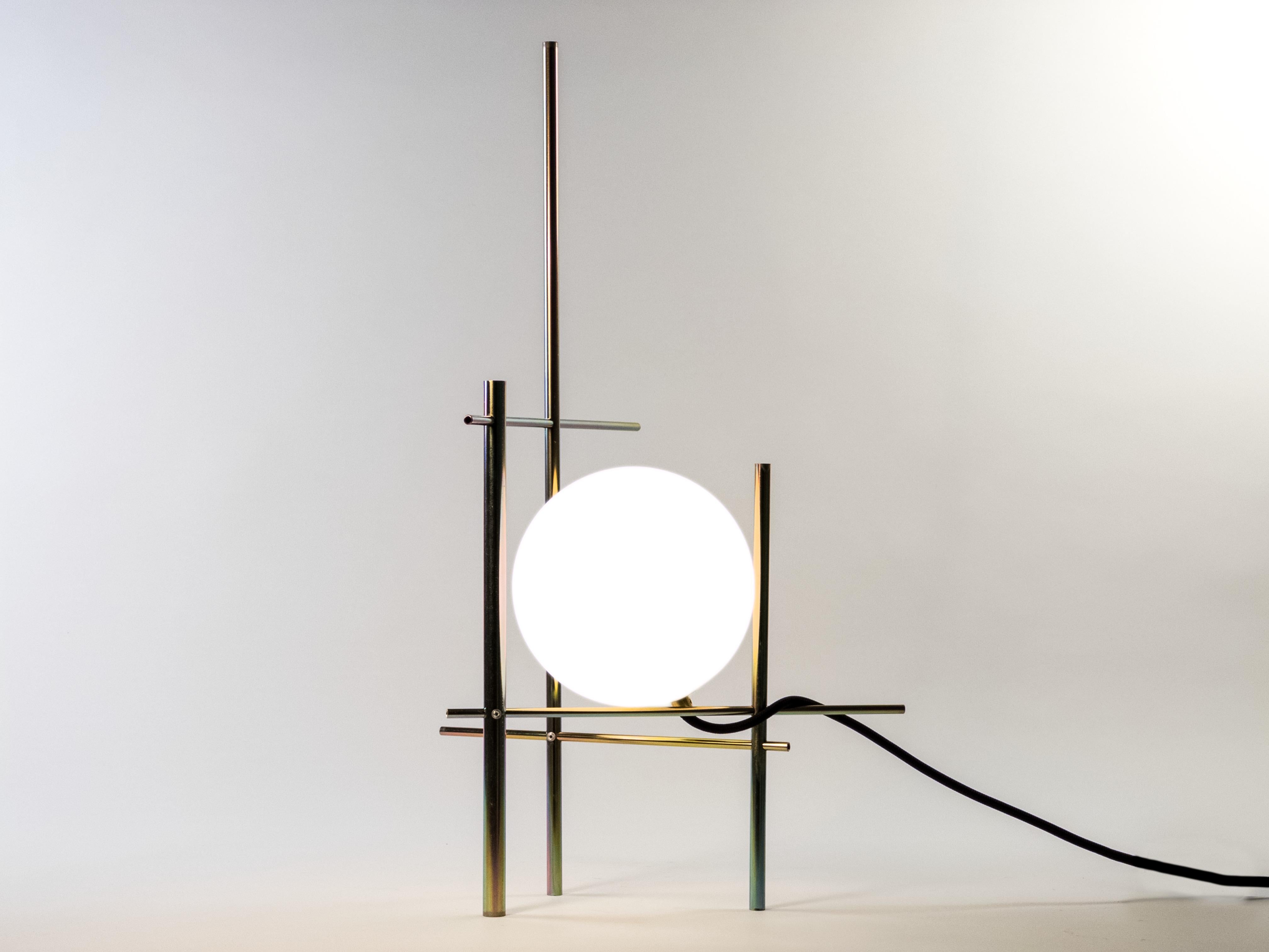 Lampe à poser Equilibri par Andreu Carulla Studio
Dimensions : L 55 x P 20 x H 30 cm : L 55 x P 20 x H 30 cm. Diamètre 15 cm.
Matériaux : Verre. Aluminium. 


Avec pour objectifs la matérialité, l'artisanat et la durabilité, Andreu Carulla crée de