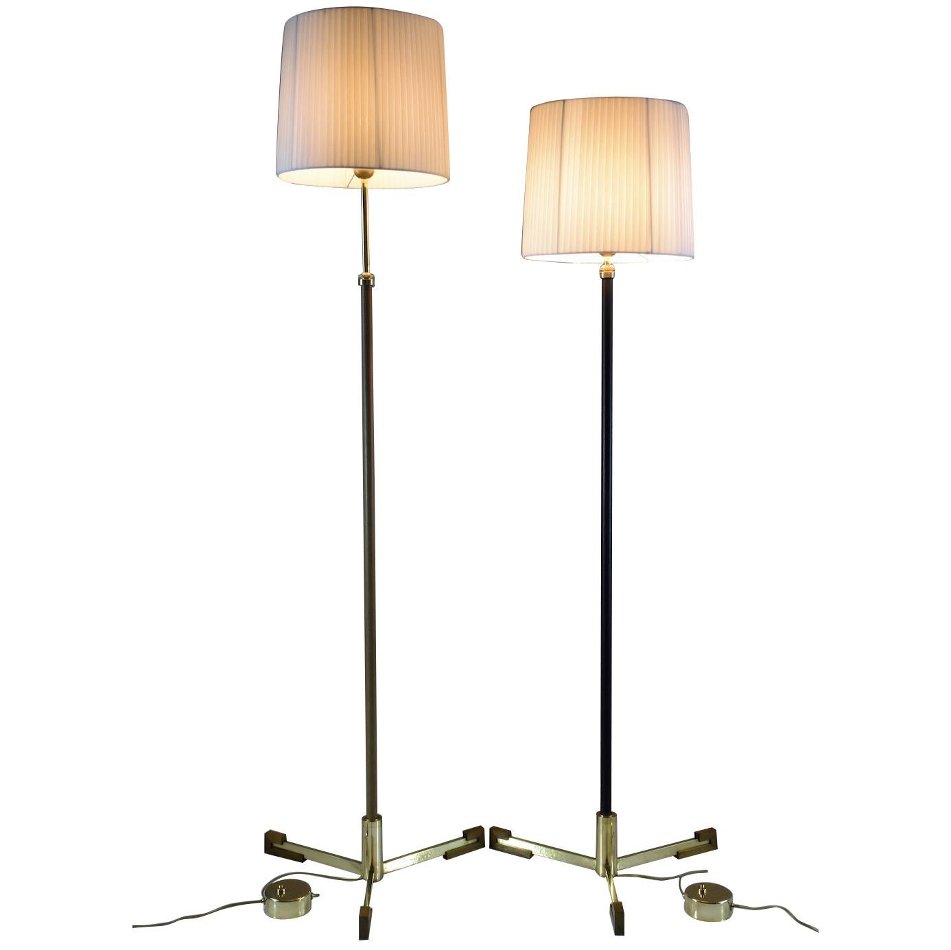 Contemporary handcrafted floor lamp composed of a solid polished brass structure, covered in a light brown hand-pleated leather sheathed stem which adjusts in height, a walnut tripod base and a fabric pleated lampshade. 

Flow collection,