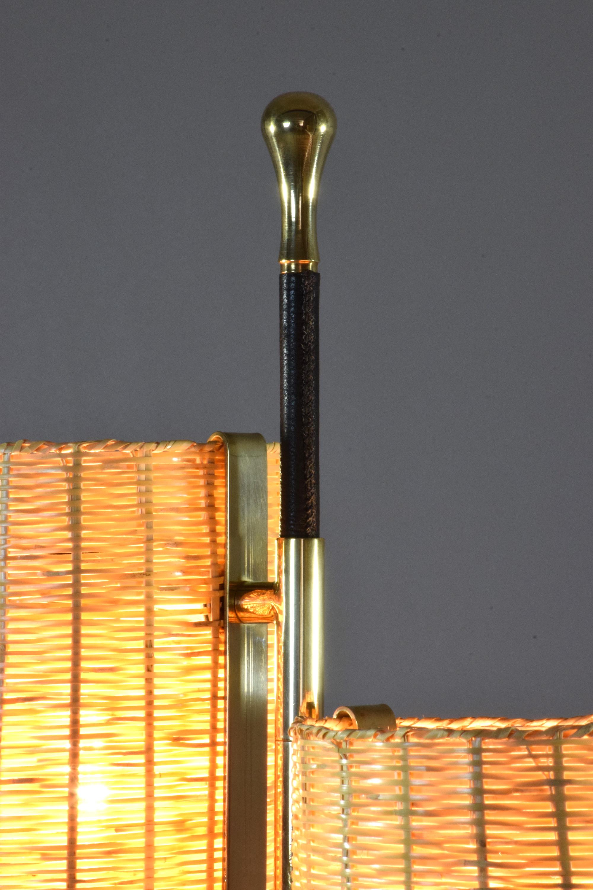 IDO.F2 Zeitgenössische Stehlampe aus Korbgeflecht und Marmor, Flow Kollektion (Stickerei) im Angebot