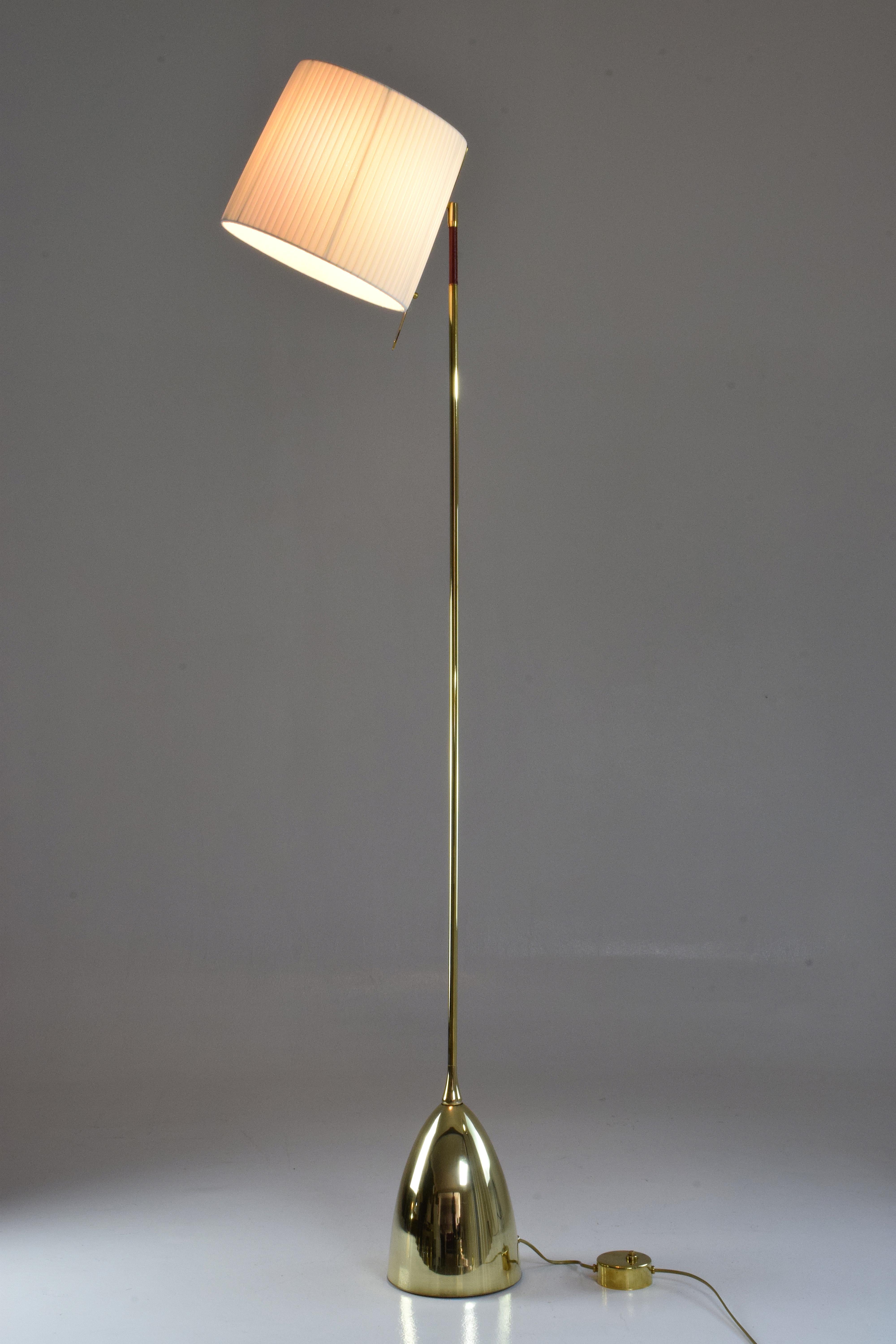 Contemporary handcrafted floor lamp composed of a solid polished brass structure with a hand braided leather design, handcrafted by artisans saddlers, which rotates 360 degrees at the base with our signature pear shaped joint. The fabric shade