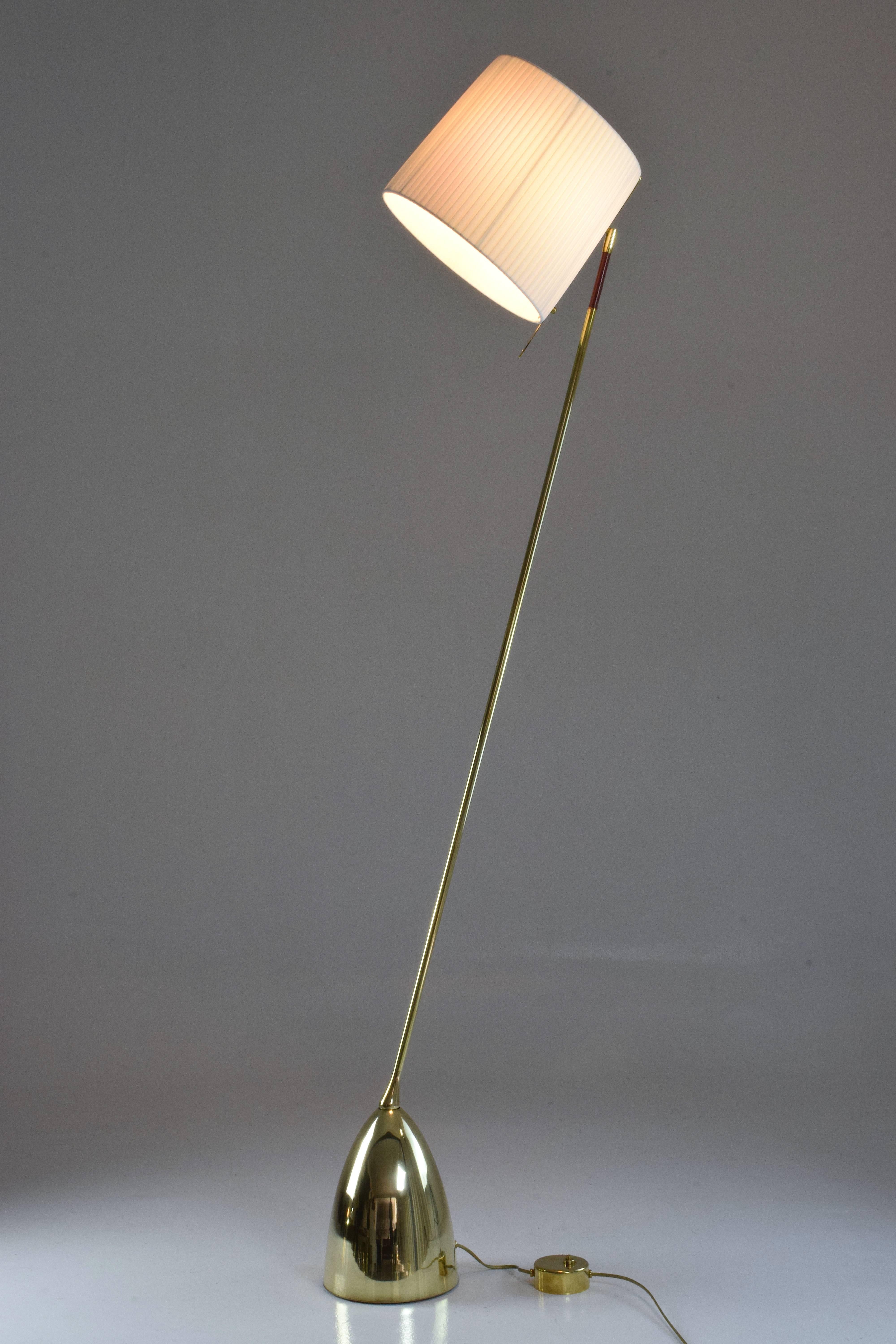 French Equilibrium-IV Contemporary Tall Articulating Brass Floor Lamp, Flow Collection