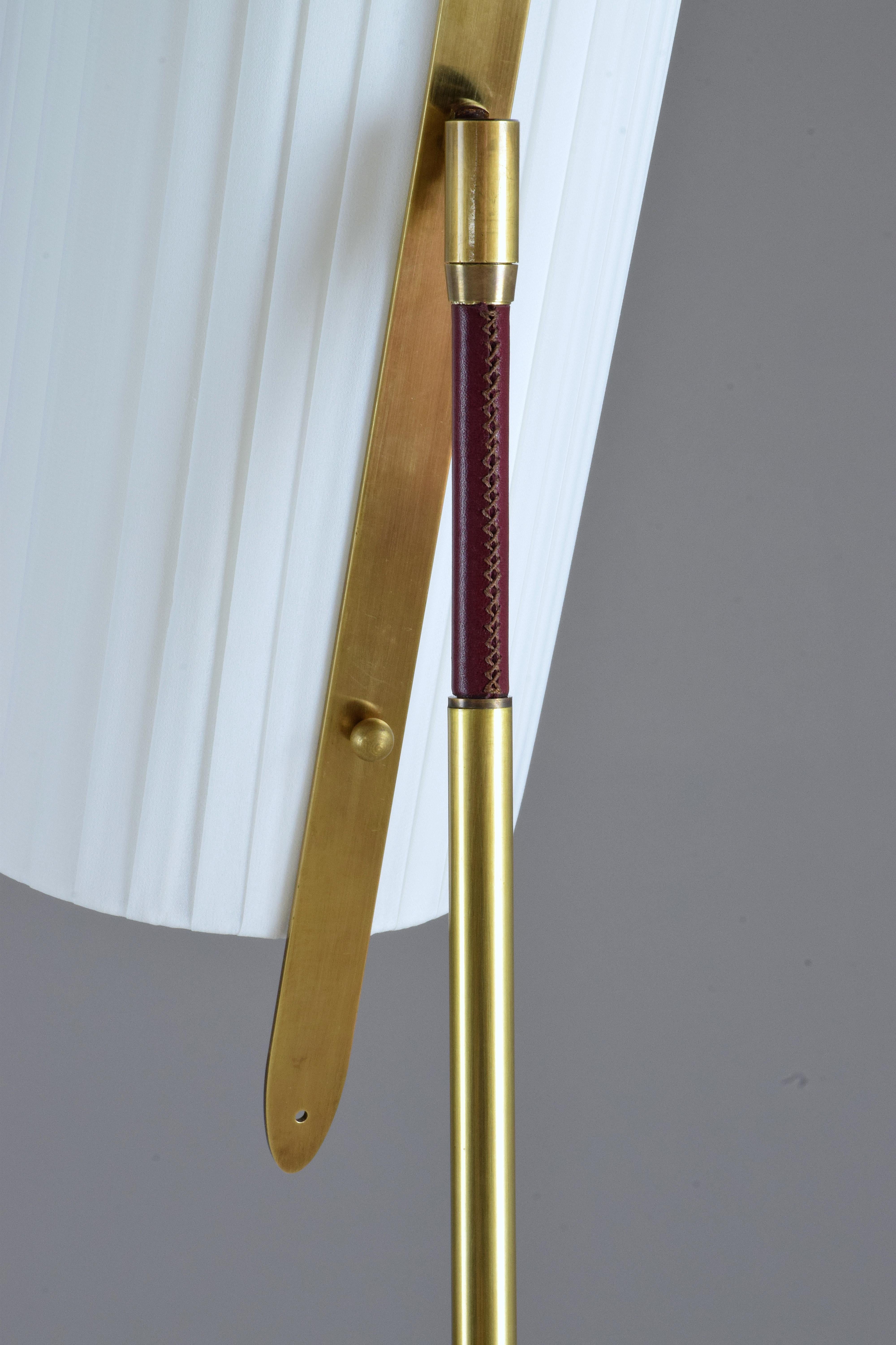 De-Light F2 Articulating Brass Floor Lamp, Flow Collection For Sale 4