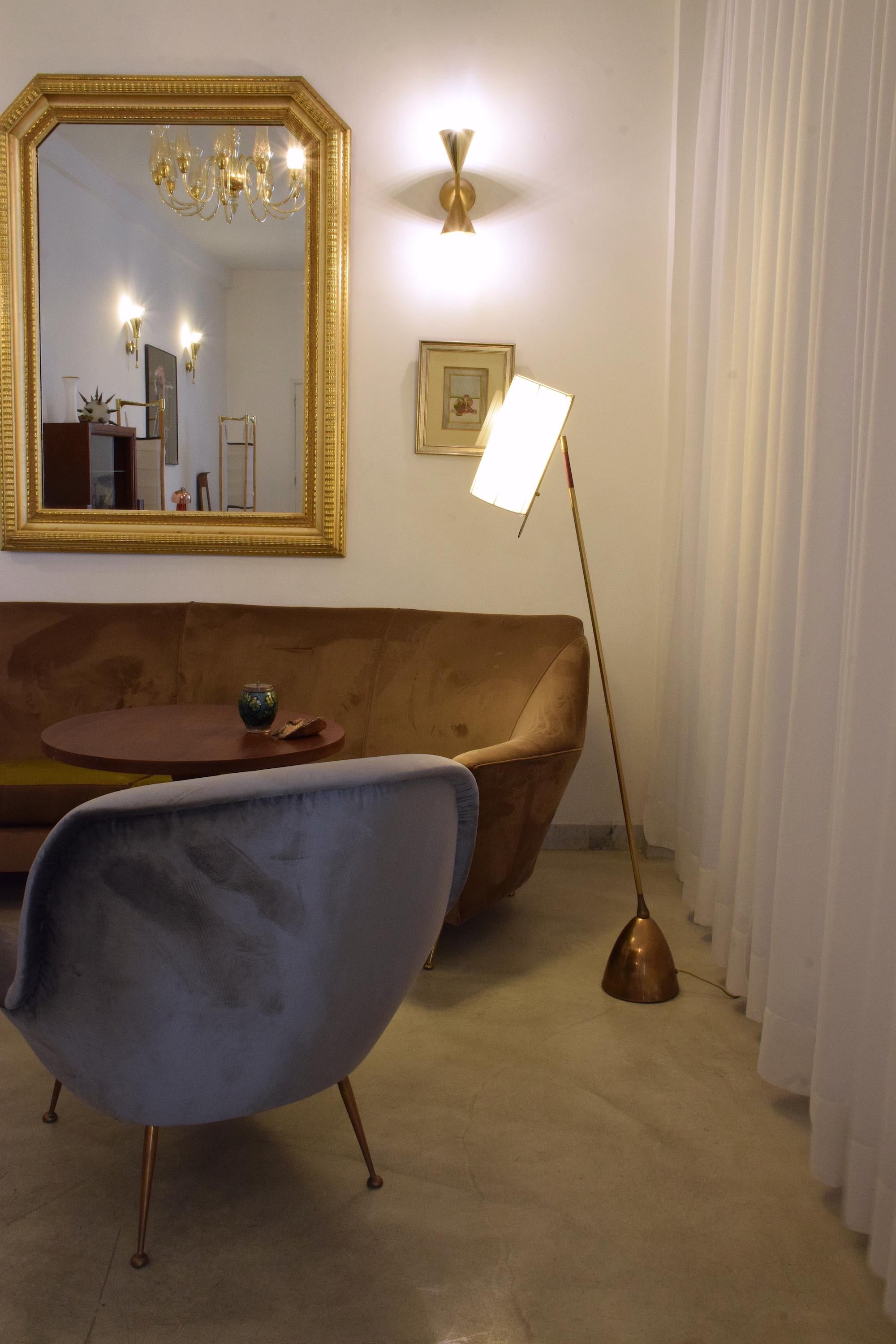 Lámpara de pie contemporánea de latón y cuero con pantalla plisada, De-light f2 Siglo XXI y contemporáneo en venta