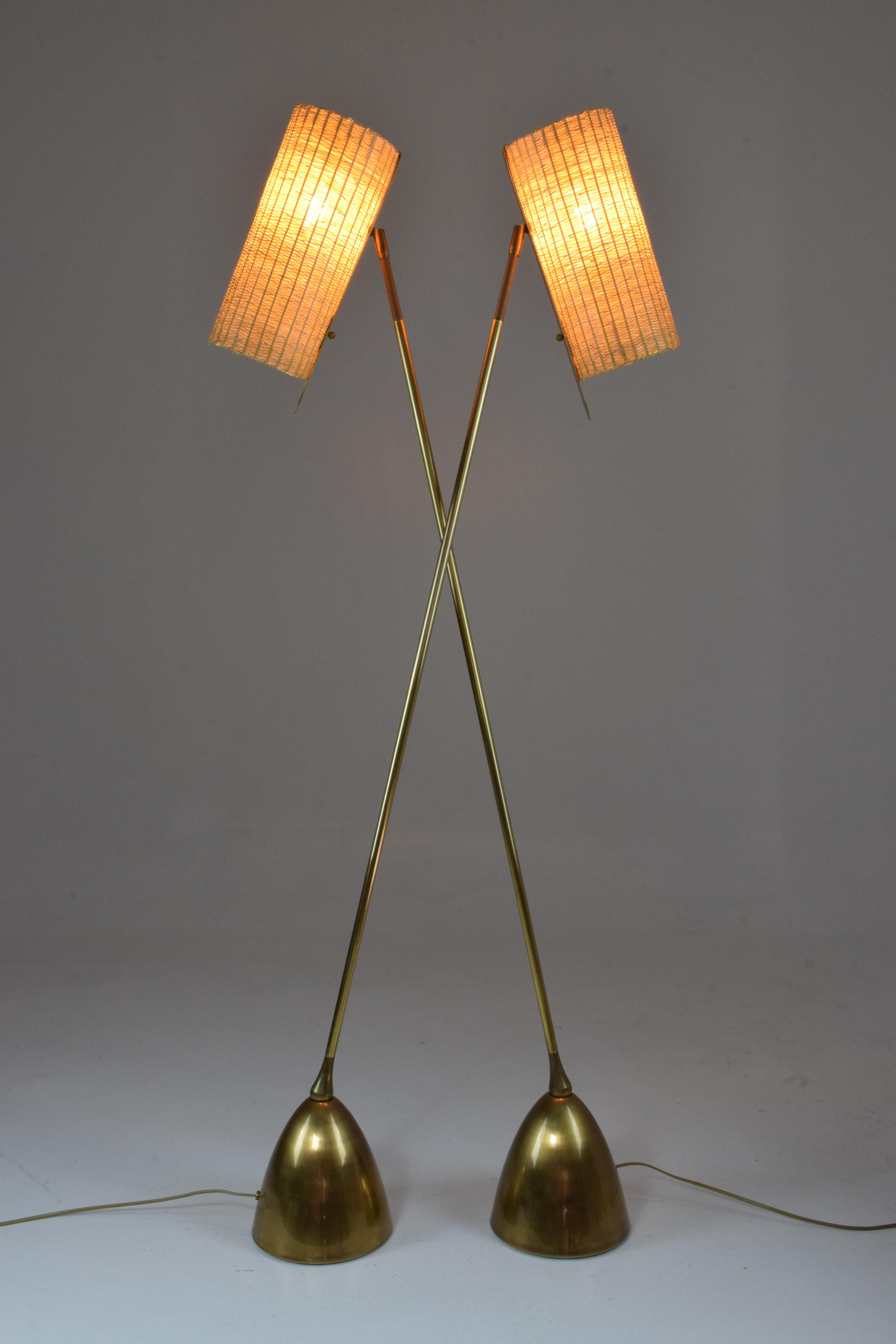 Lampadaire articulé à deux lumières F2 en laiton, Collection Flow en vente 8