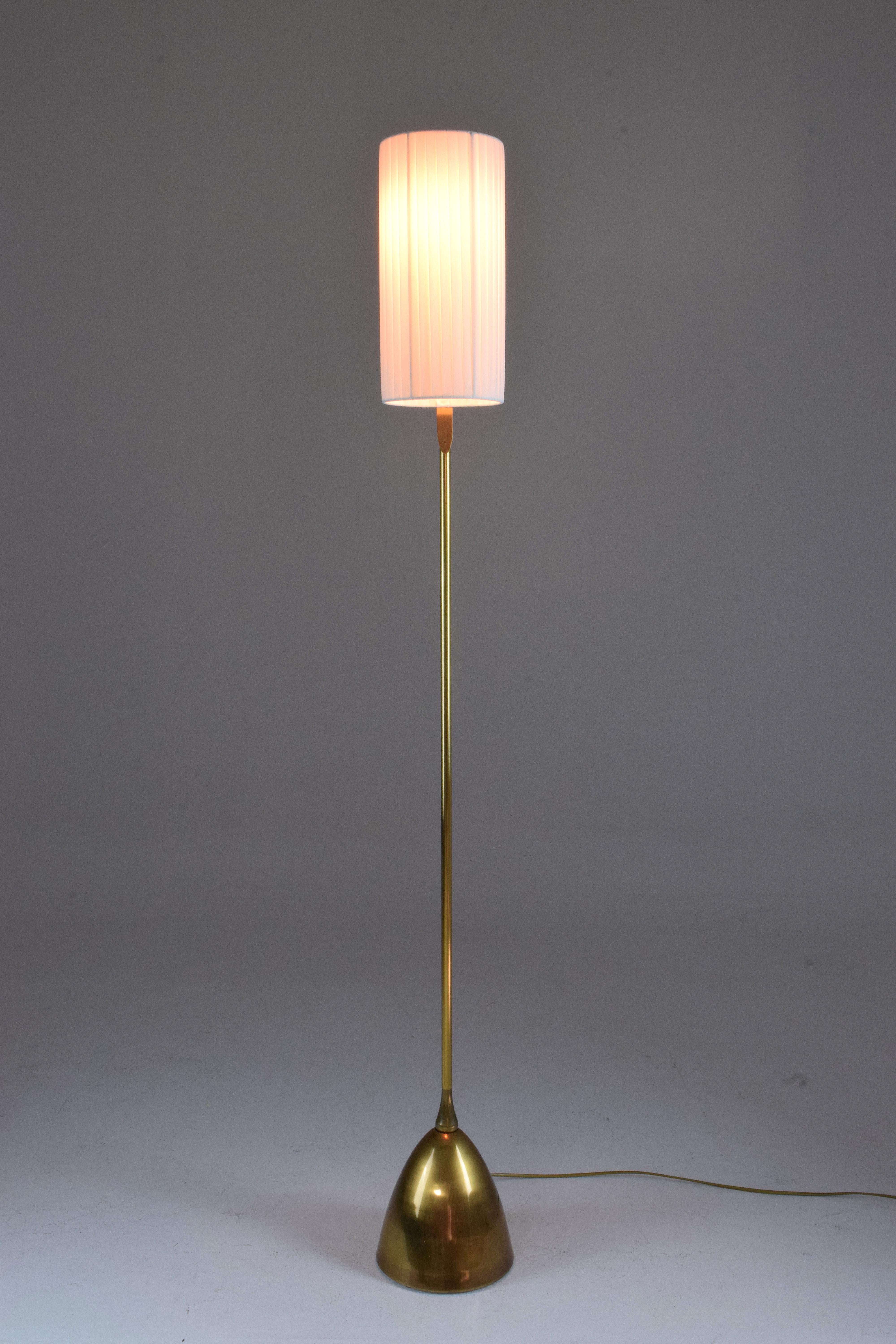 Laiton Lampadaire articulé à deux lumières F2 en laiton, Collection Flow en vente