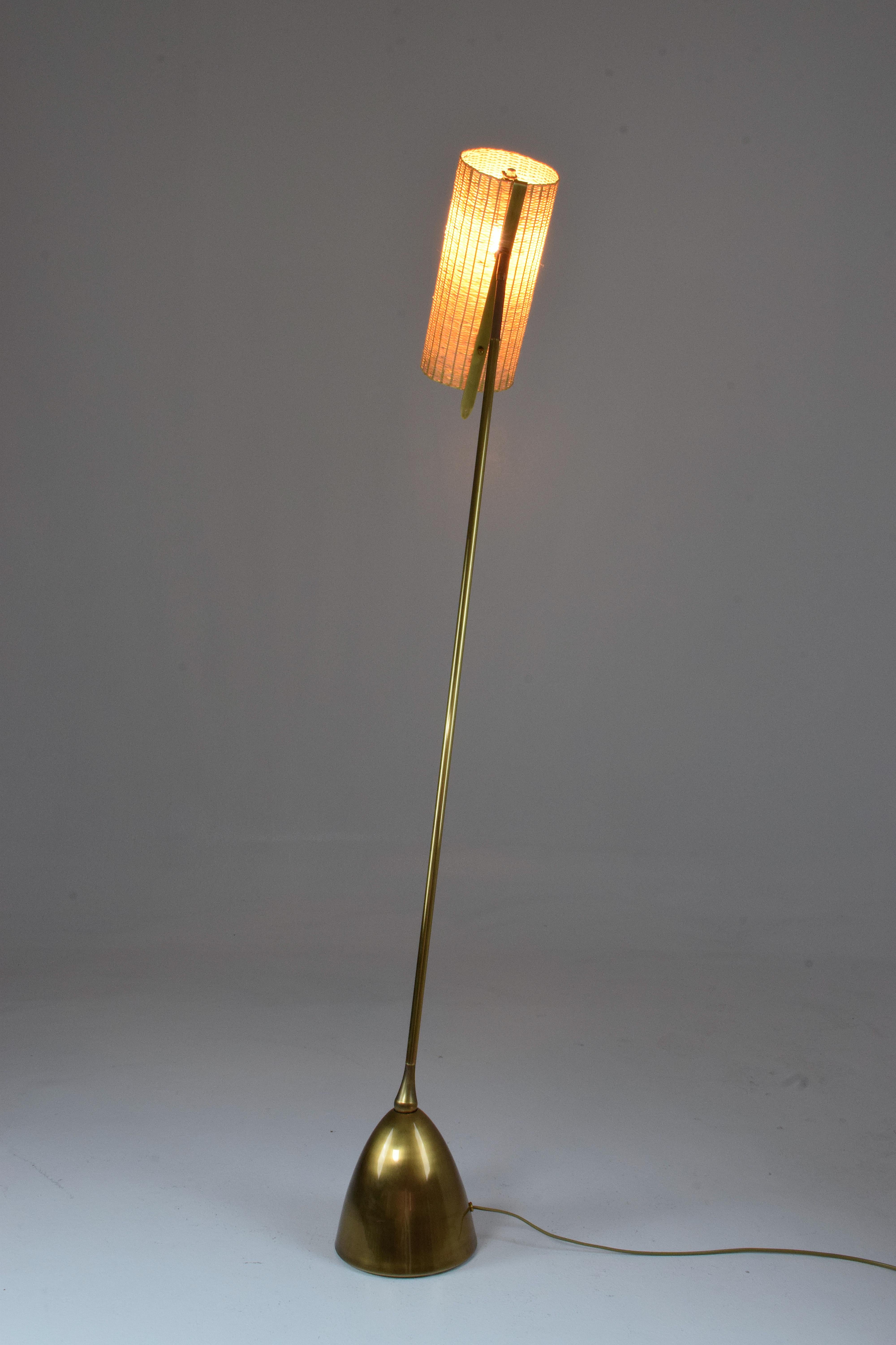 De-Light F2  Articulating Brass Wicker Floor Lamp, Flow Collection For Sale 2