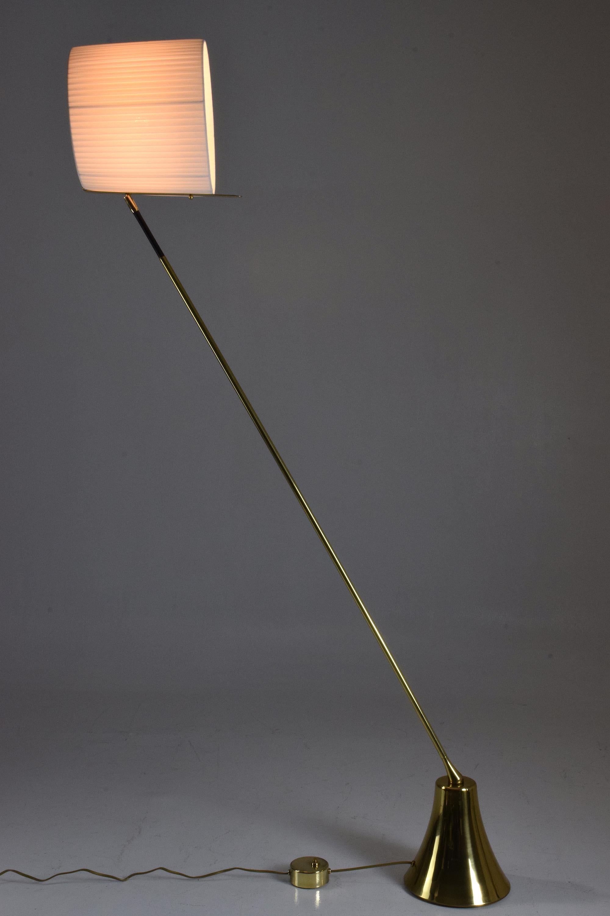 Equilibrium-VII Tall Brass Articulating Floor Lamp, Flow Collection (Organische Moderne)